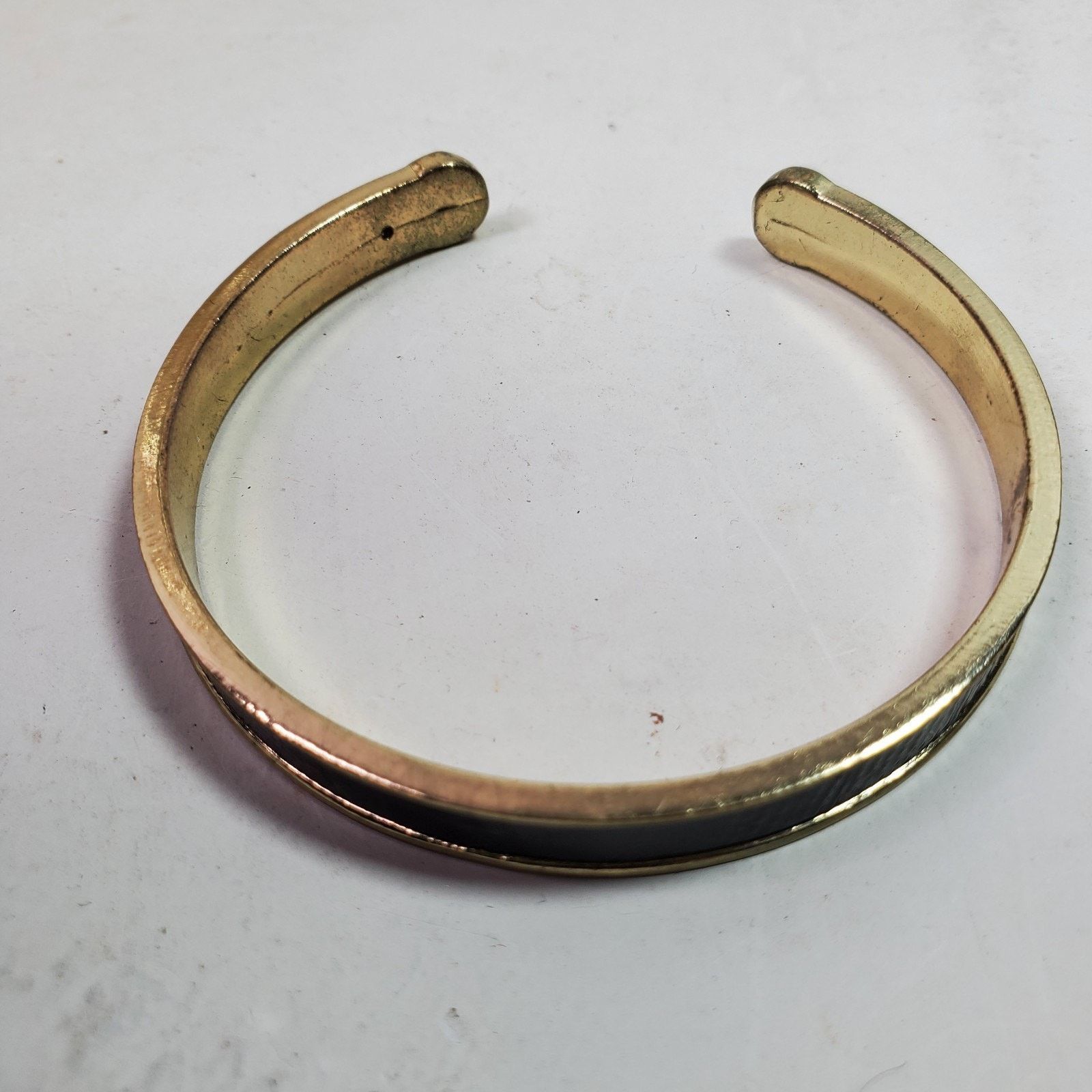 The Unbranded Brand Casual Career Cuff Bracelet Gold Tone w/ Black NOS Size ONE SIZE - 3 Thumbnail