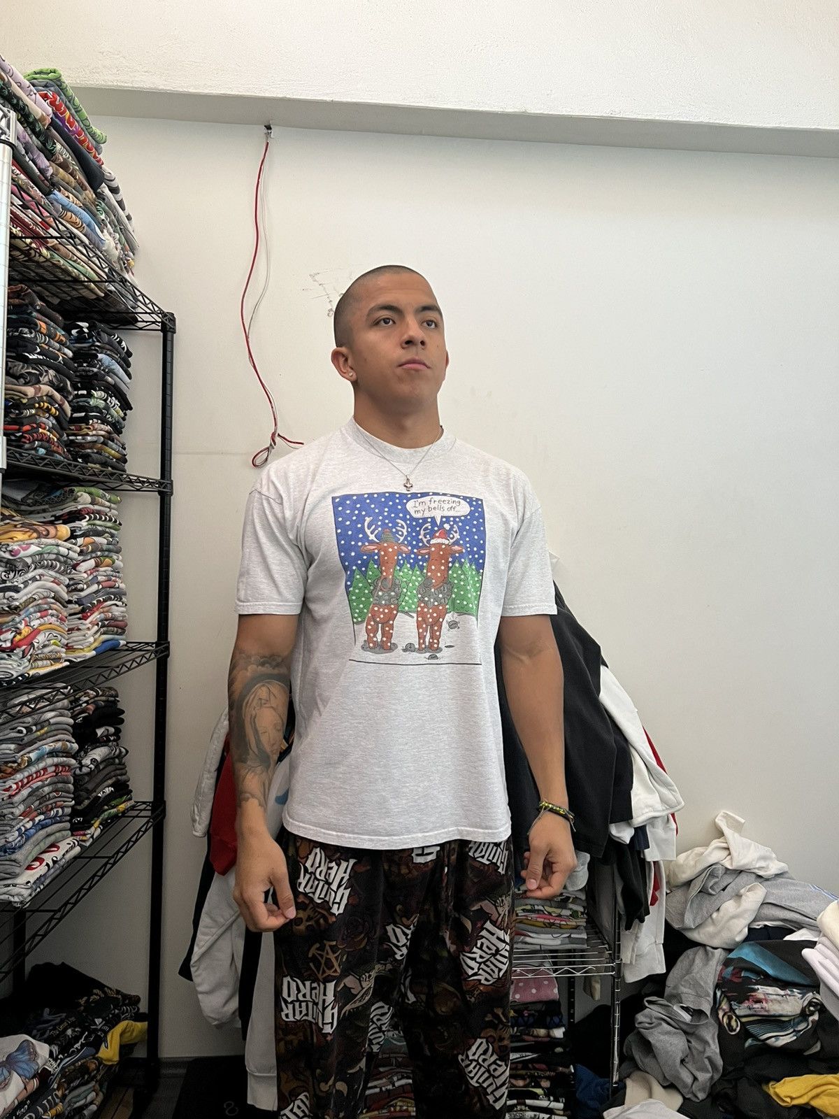 Lee 90s I’m freezing my bells off Hugh Biber Christmas Art Tee Size US XL / EU 56 / 4 - 2 Thumbnail