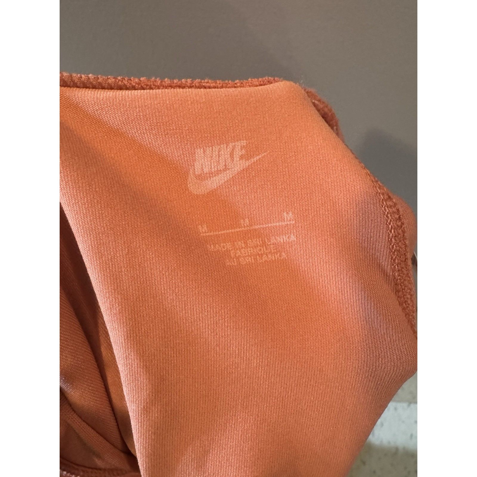 Nike NIKE Womens Tight Fit Mid Rise Short Length Coral Shorts NWT Size 32" / US 10 / IT 46 - 8 Thumbnail
