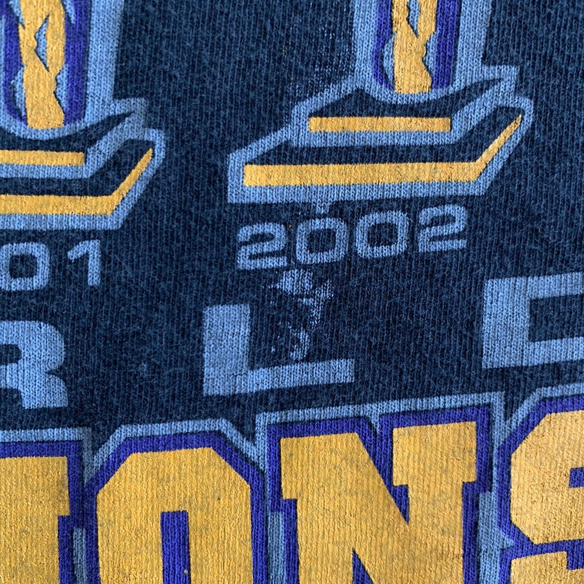 Gildan × NBA × Vintage 2002 VTG LA Lakers NBA Championship 3 peat tee KOBE SHAQ LG Size US L / EU 52-54 / 3 - 9 Thumbnail