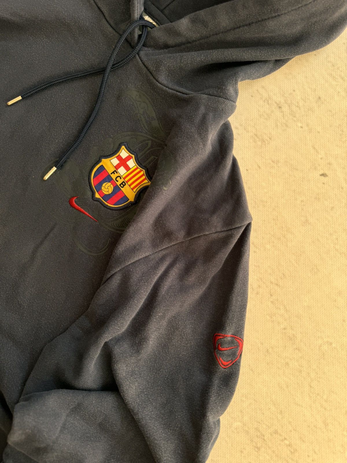 Nike × Vintage NIKE x FCB VINTAGE CENTER LOGO OVERSIZE BOXY HOODIE Size US S / EU 44-46 / 1 - 4 Thumbnail