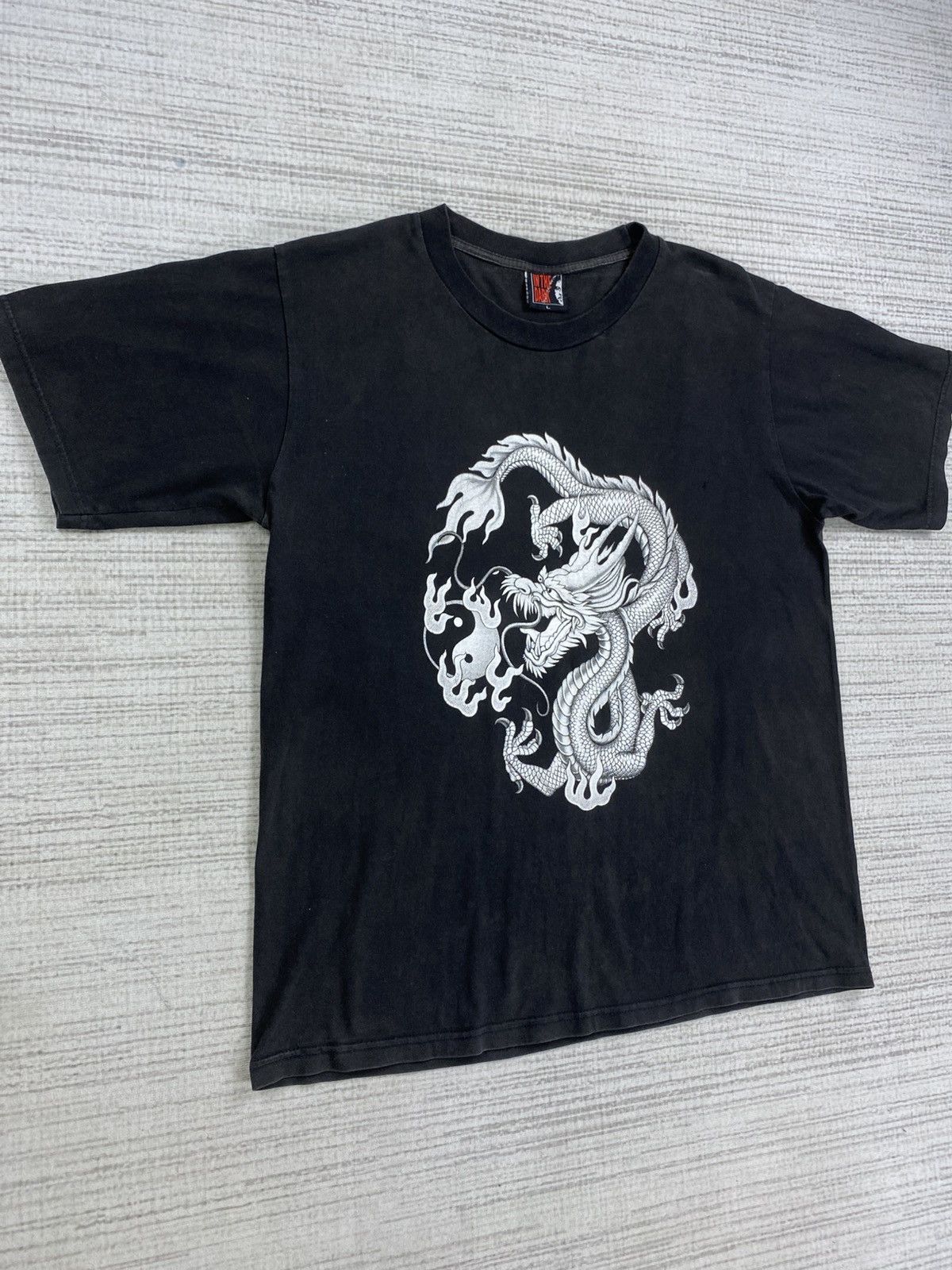 Dragonfly × Japanese Brand × Vintage Vintage In The Dark Big Dragon Mirror Printed Tshirt Size US M / EU 48-50 / 2 - 3 Thumbnail