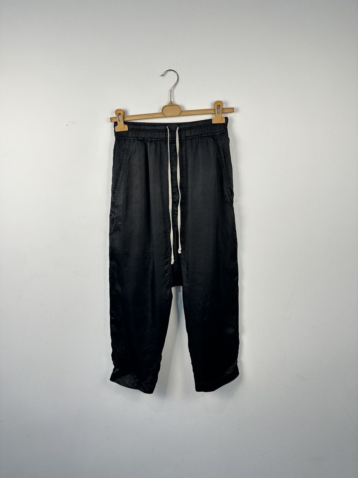 Rick Owens Rick Owens Cropped Drawstring Pants Black Cupro IT 46 US 36 Size US 36 / EU 52 - 2 Thumbnail