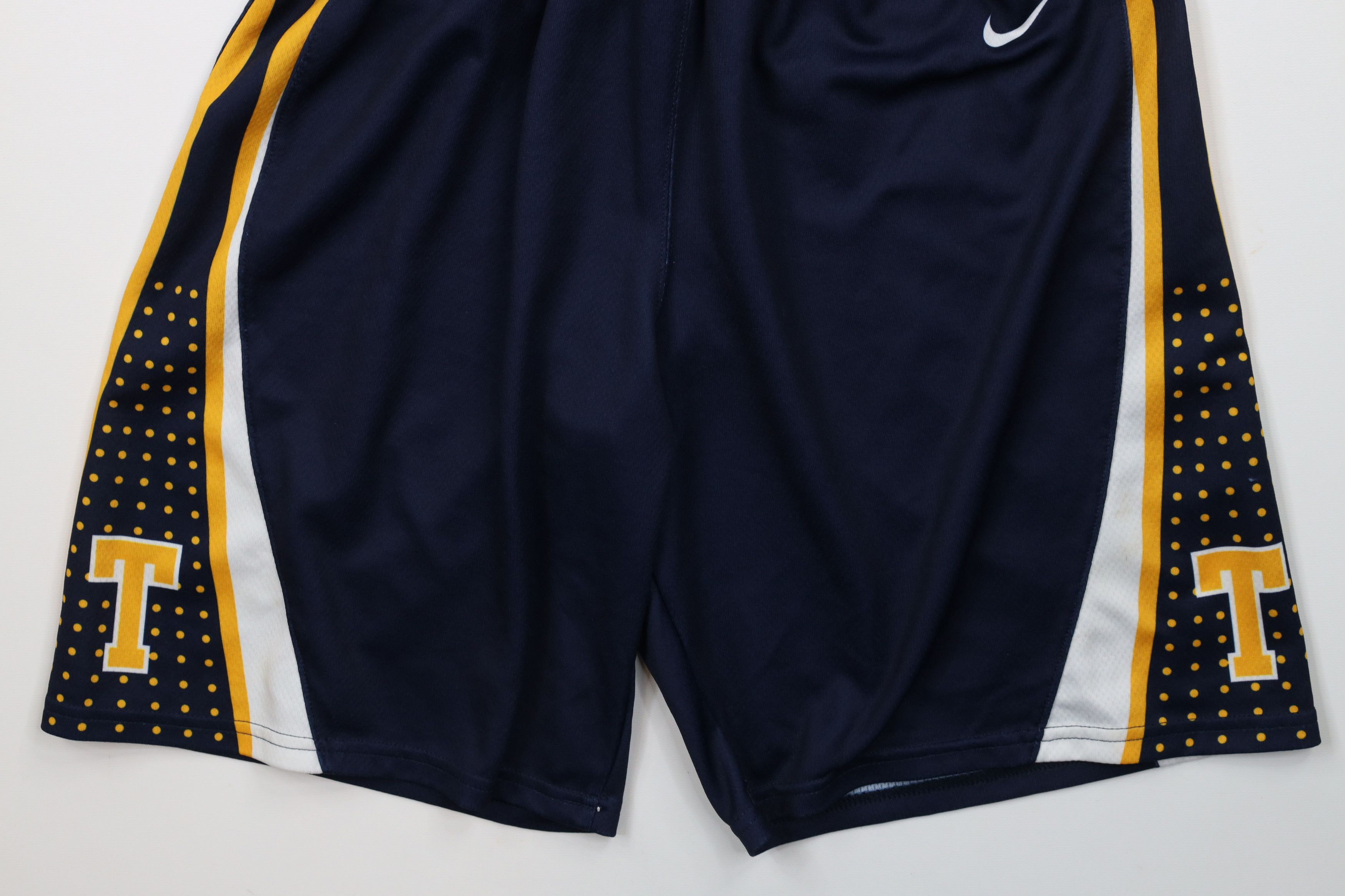 Nike × Vintage Nike Issued University of Toledo Basketball Shorts Blue Size US 30 / EU 46 - 4 Thumbnail