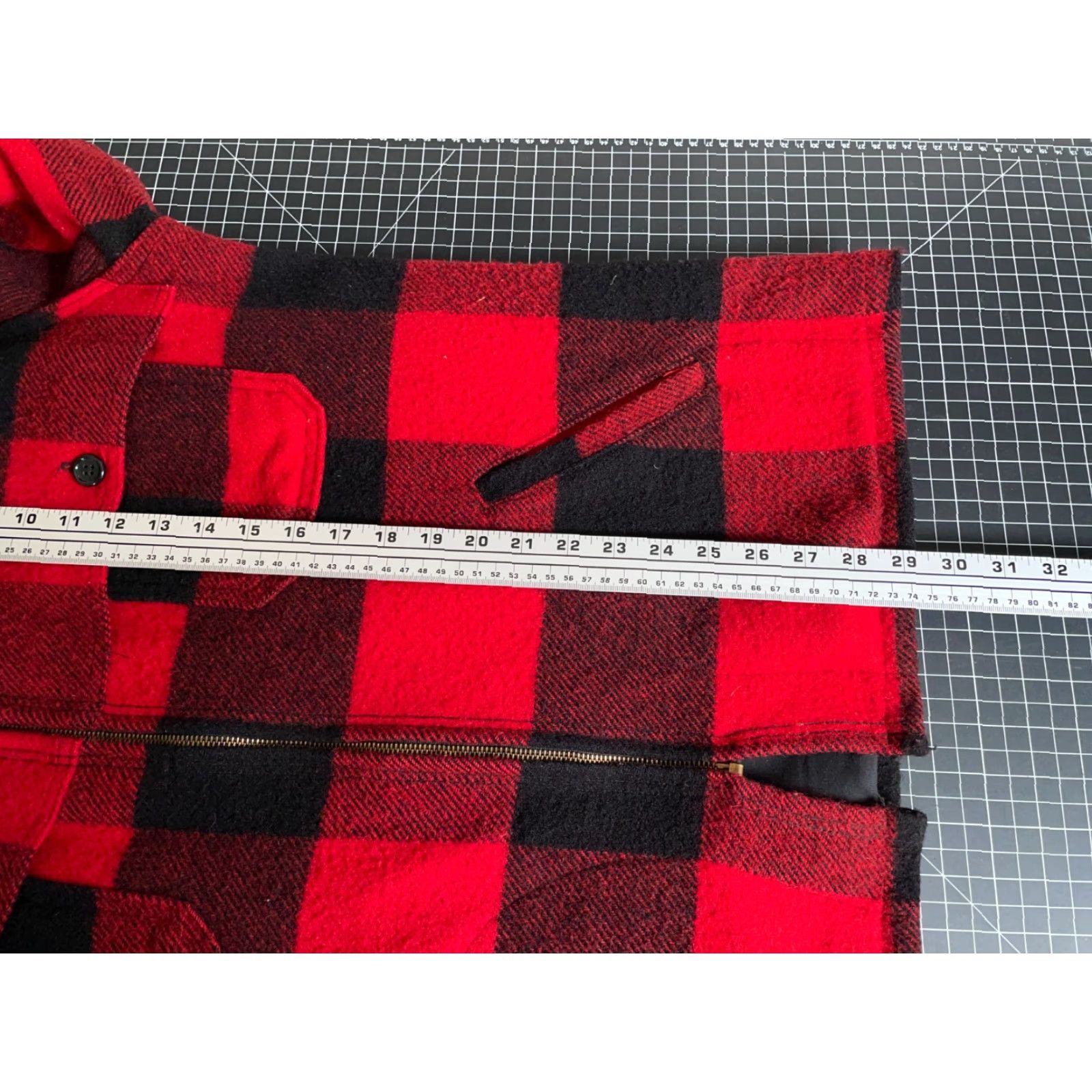 Vintage VINTAGE Woolrich Jacket Chore Buffalo Plaid Red Black USA Made Workwear Mens Large Jacket Size US L / EU 52-54 / 3 - 6 Thumbnail