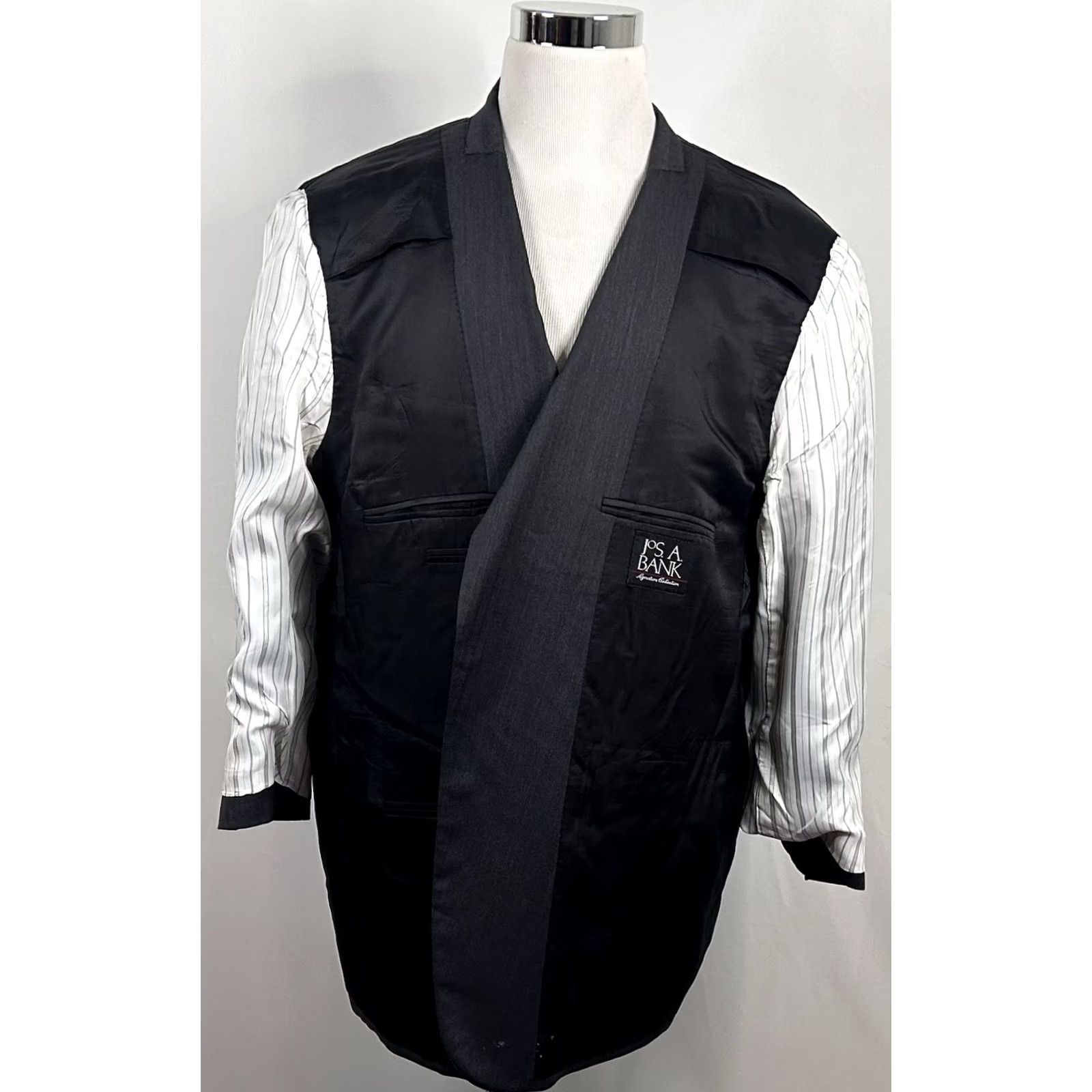 Jos. A. Bank Jos A Bank 48R Portly Wool Gray Herringbone Two-Button Vented Sport Coat Jacket / Coat Mens Regular Size 48 Size US XS / EU 42 / 0 - 7 Thumbnail
