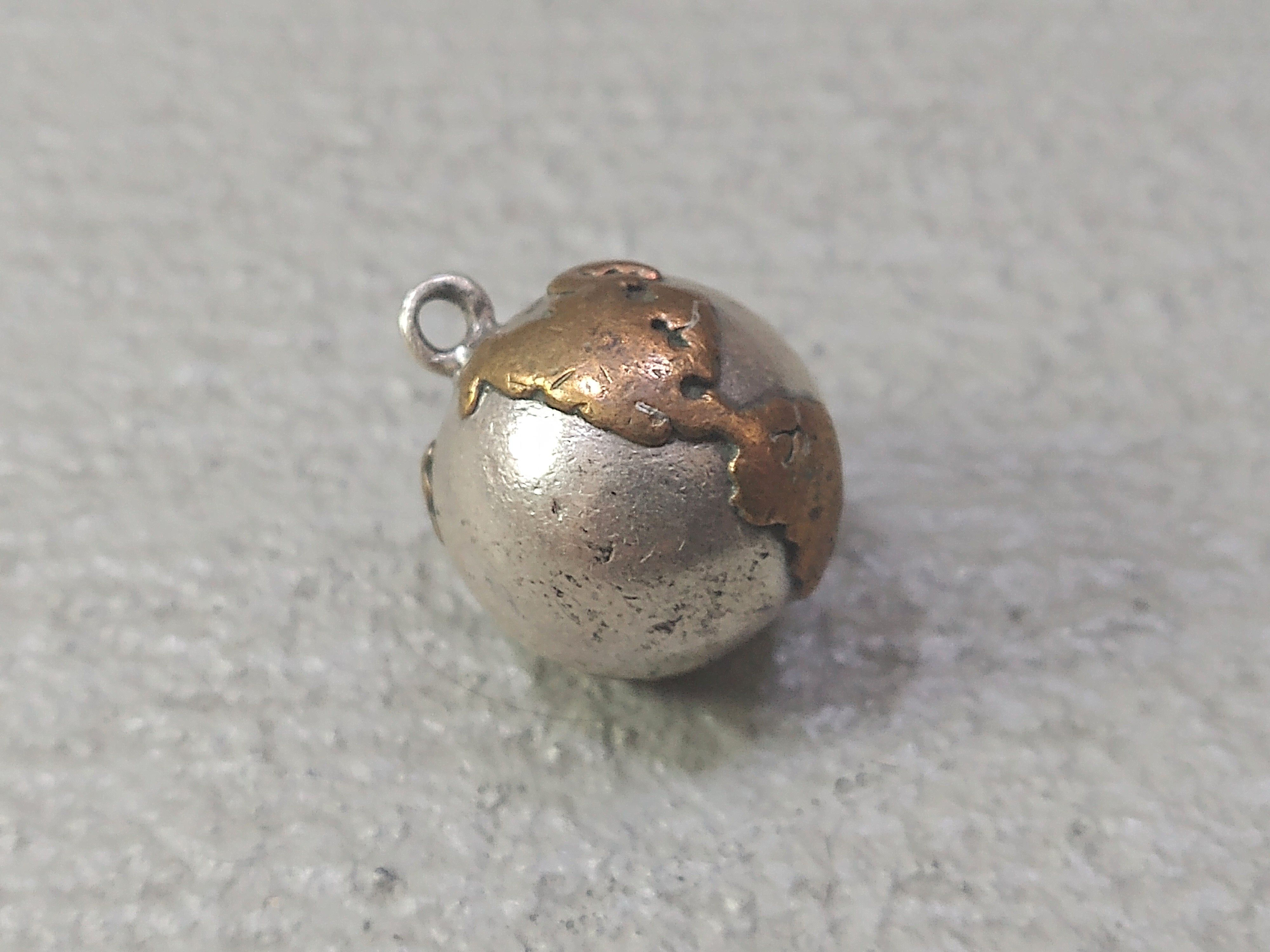 Jewelry × Vintage Vintage Sterling Silver Pendant Earth World Chime Brass Size ONE SIZE - 2 Thumbnail