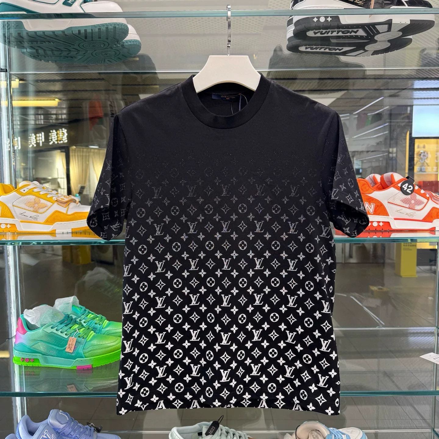 Louis Vuitton Louis Vuitton Monogram Gradient Short Sleeve Size US M / EU 48-50 / 2 - 1 Thumbnail