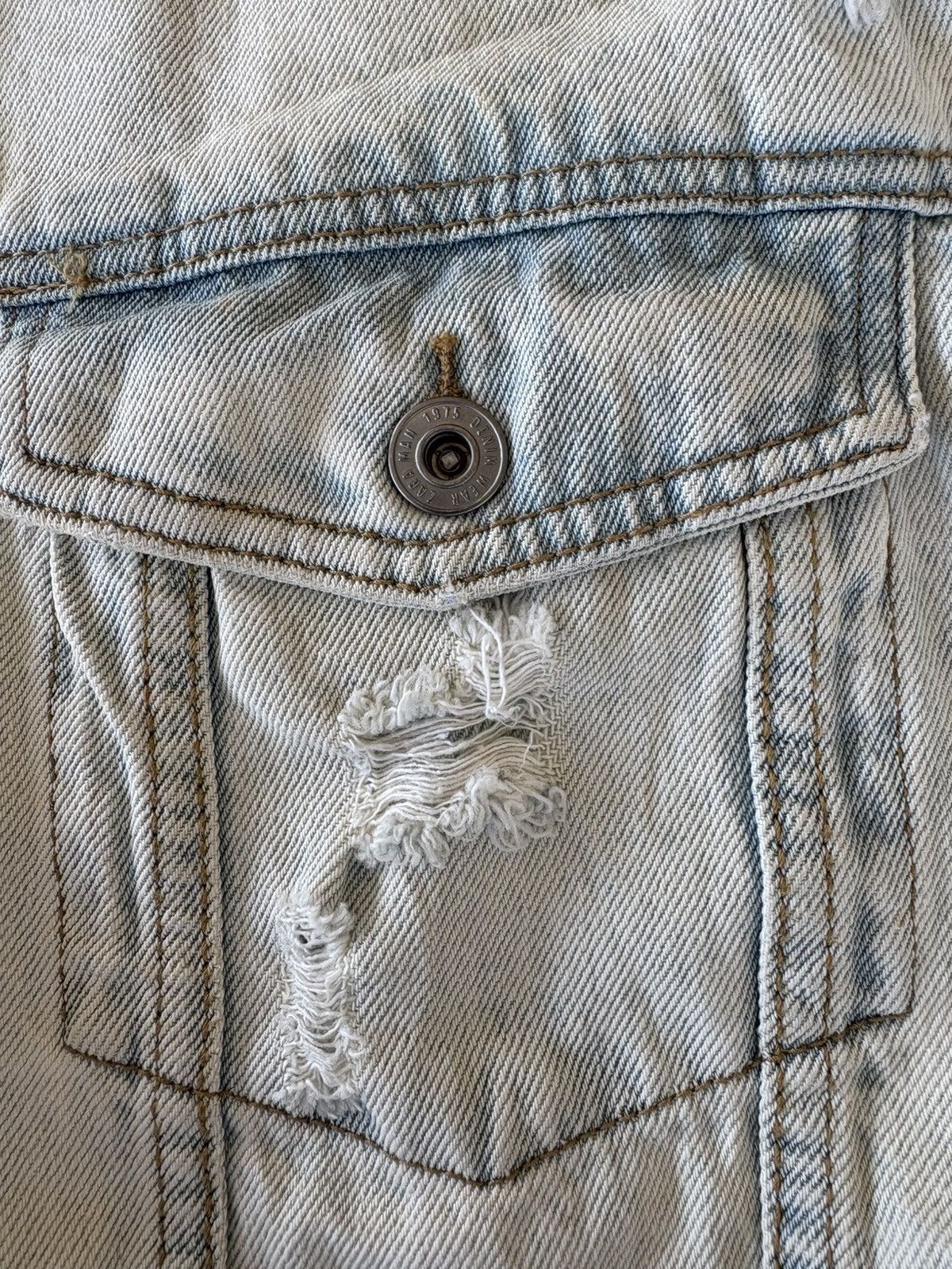 Zara Zara Man Denim Jacket With Two Rose Logo Distressed Denim Size US M / EU 48-50 / 2 - 18 Thumbnail