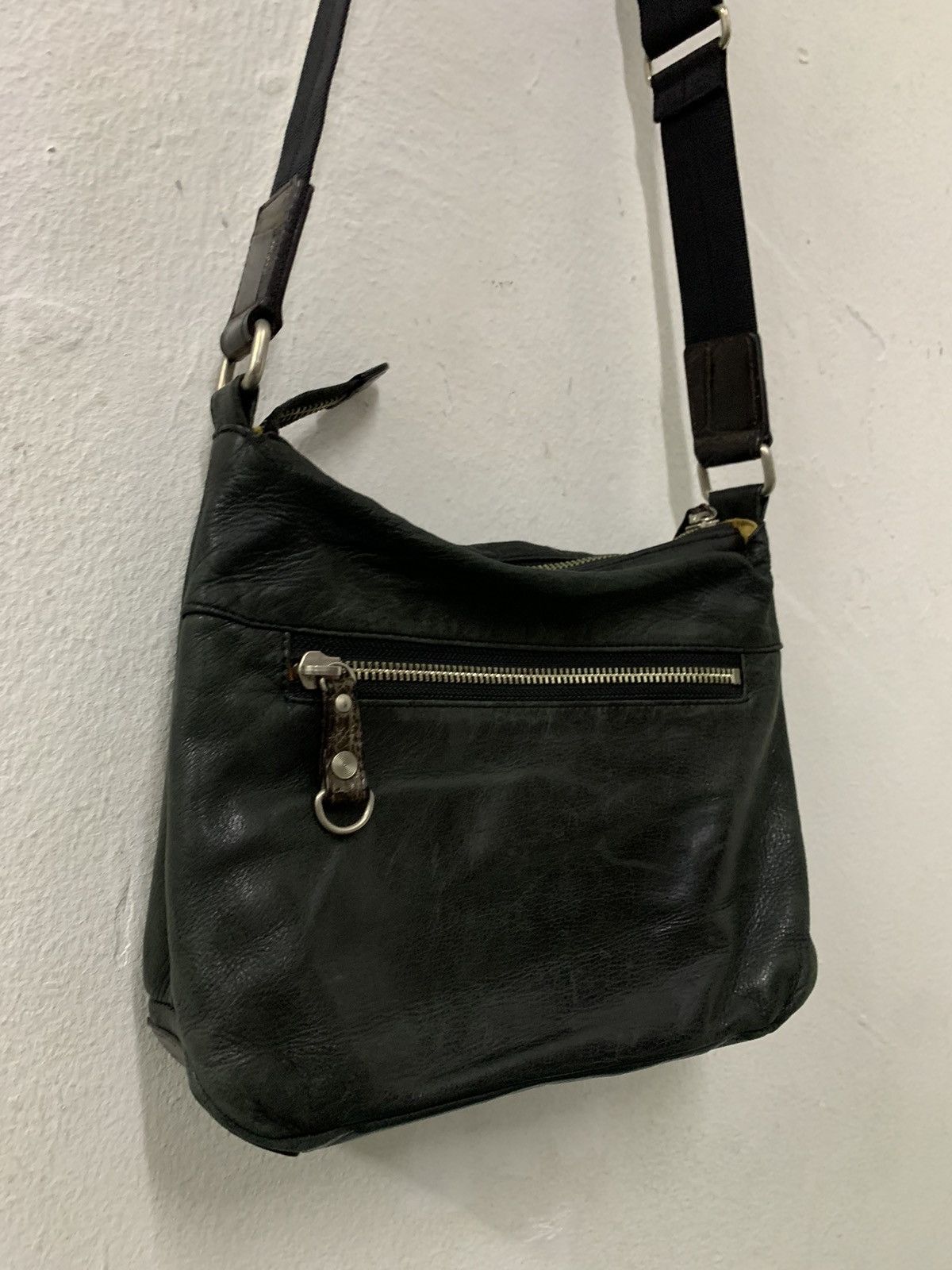 Japanese Brand Leather Sling Bag Liore Size ONE SIZE - 6 Thumbnail