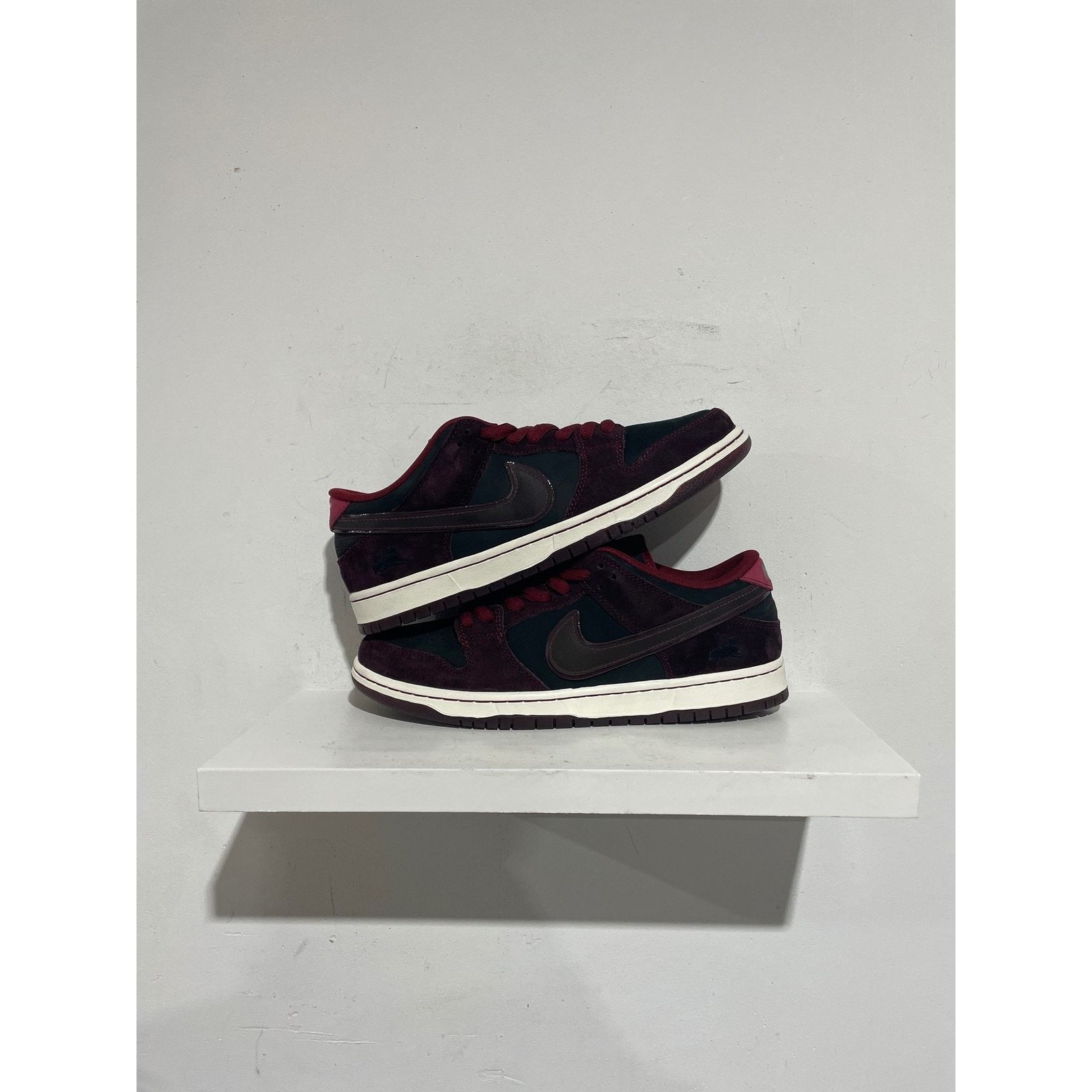 Nike NIKE SB DUNK LOW RIOT SKATESHOP SIZE 10.5 NEW Size US 10.5 / EU 43-44 - 1 Thumbnail