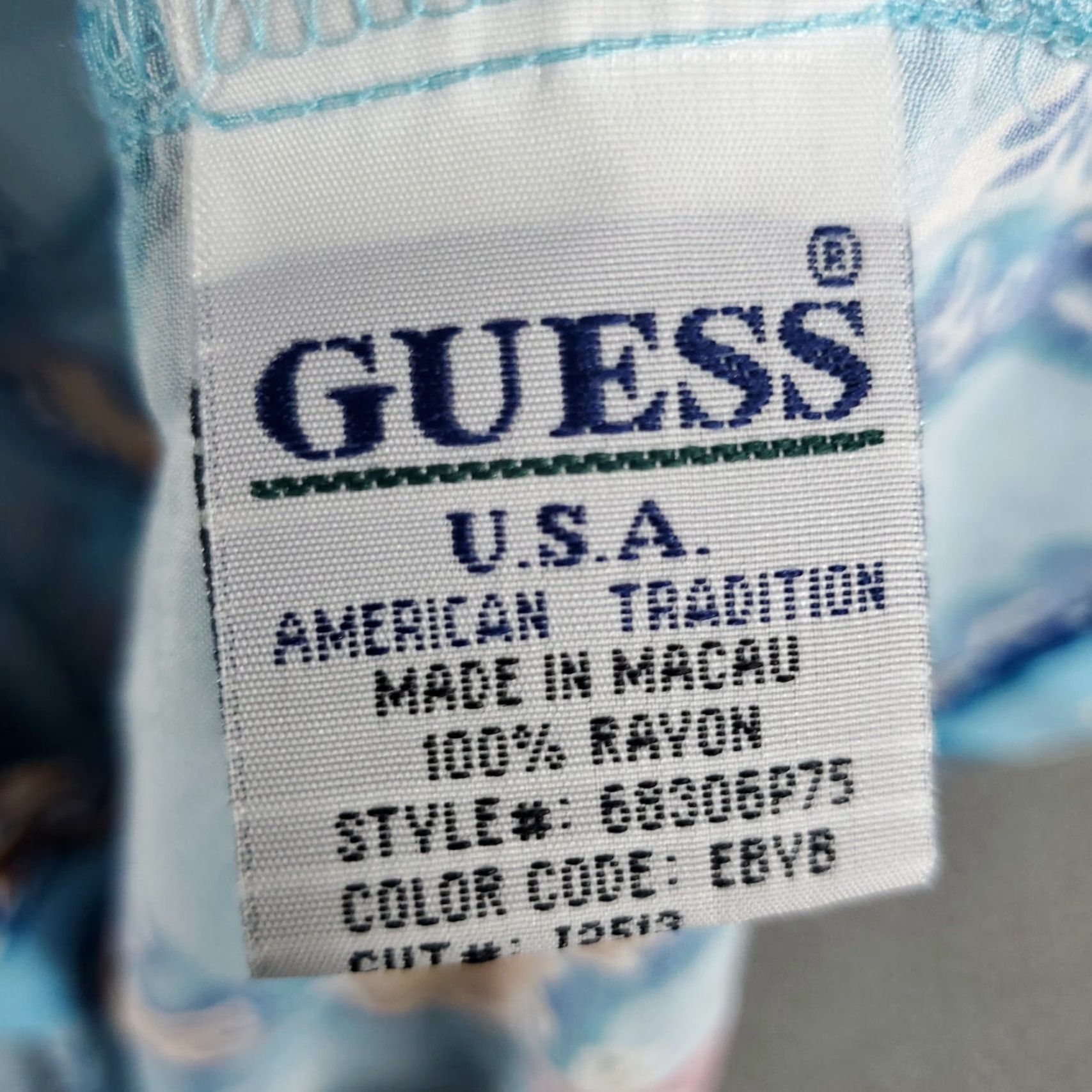 Guess VINTAGE Monzini Shirt Mens Large Blue Hawaiian Button-Up Rayon Button-Up Adult Large Blue Geometric Pattern 90s? (if era uncertain, avoid) Mens Size US L / EU 52-54 / 3 - 7 Thumbnail