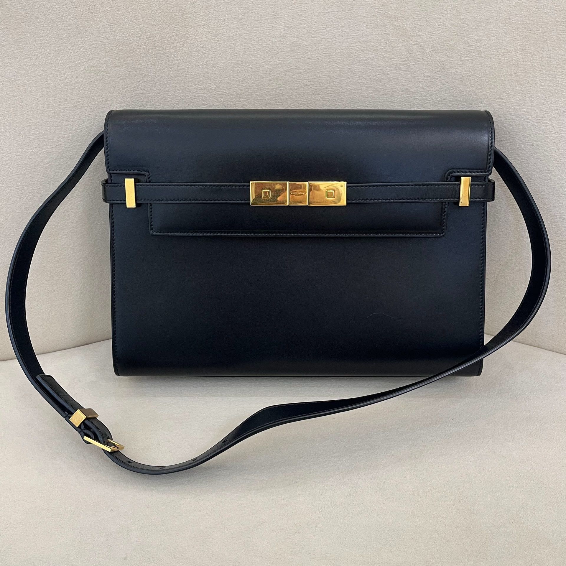 Yves Saint Laurent YSL Manhattan Medium Black Gold Size ONE SIZE - 1 Thumbnail