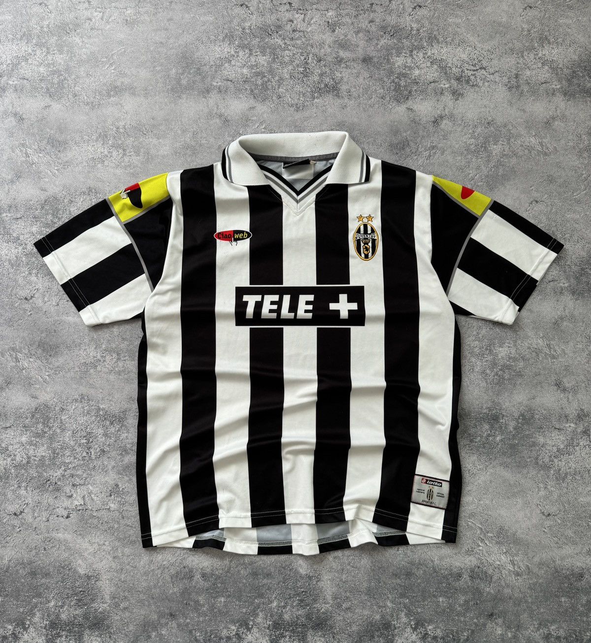 Vintage Vintage Lotto Juventus 2000/2001 Home Jersey T-Shirt Size US L / EU 52-54 / 3 - 1 Thumbnail
