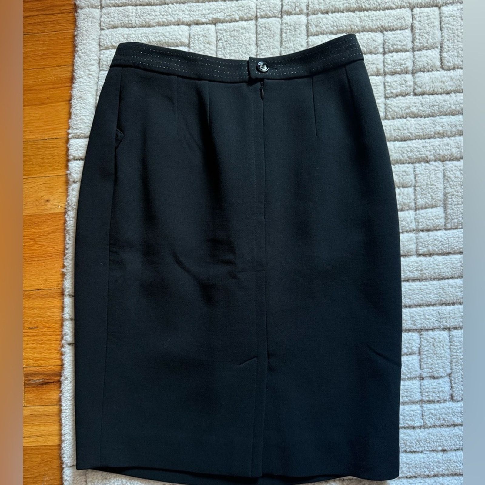 Yves Saint Laurent Yves Saint Laurent Elegant Black Pencil Skirt Size 28" / US 6 / IT 42 - 2 Thumbnail