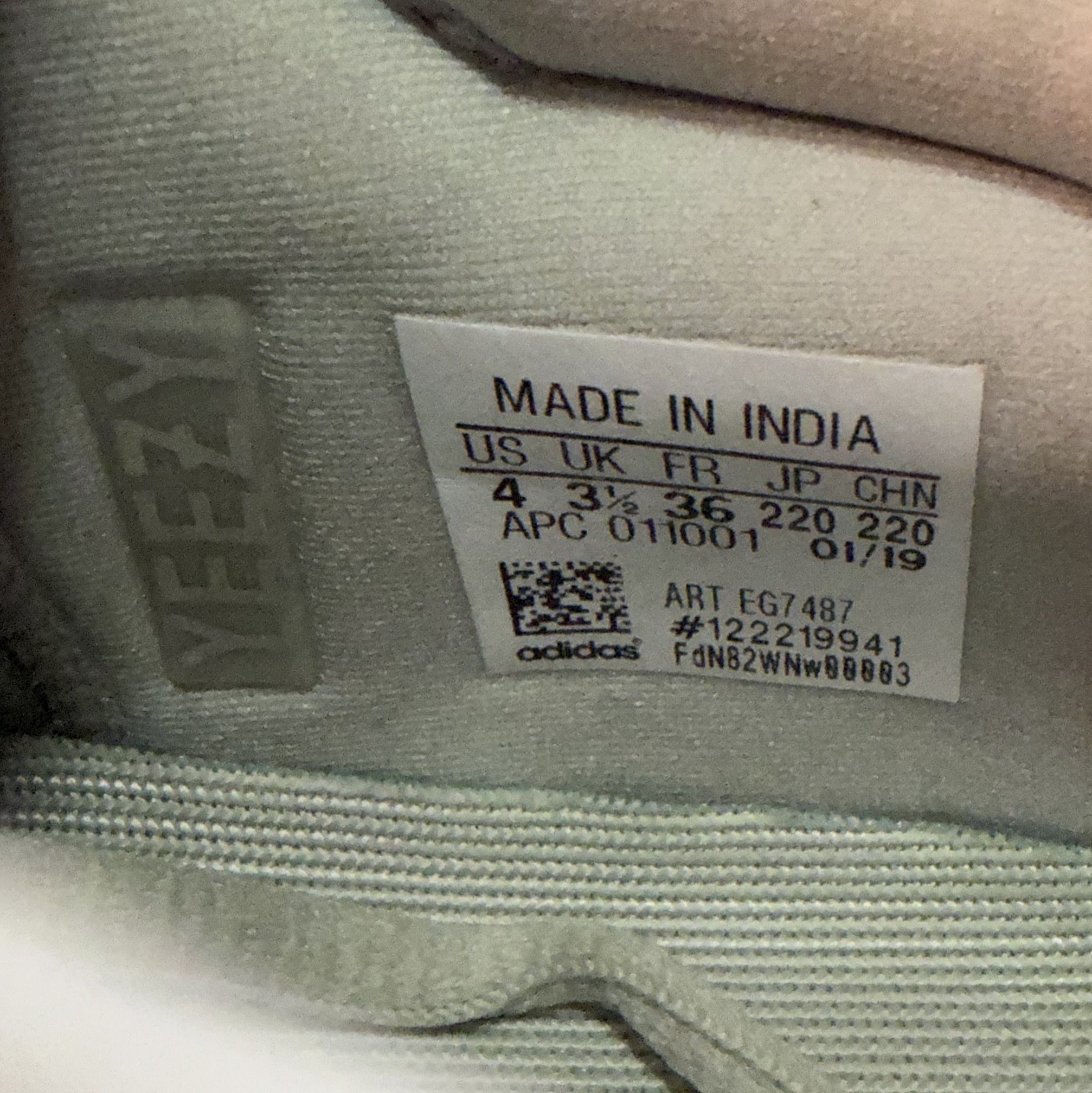 Adidas ADIDAS Yeezy Boost 700 "Salt" Men's/Kids US4 UK3.5 FR36 JP22 Size US 5 / EU 37 - 15 Thumbnail