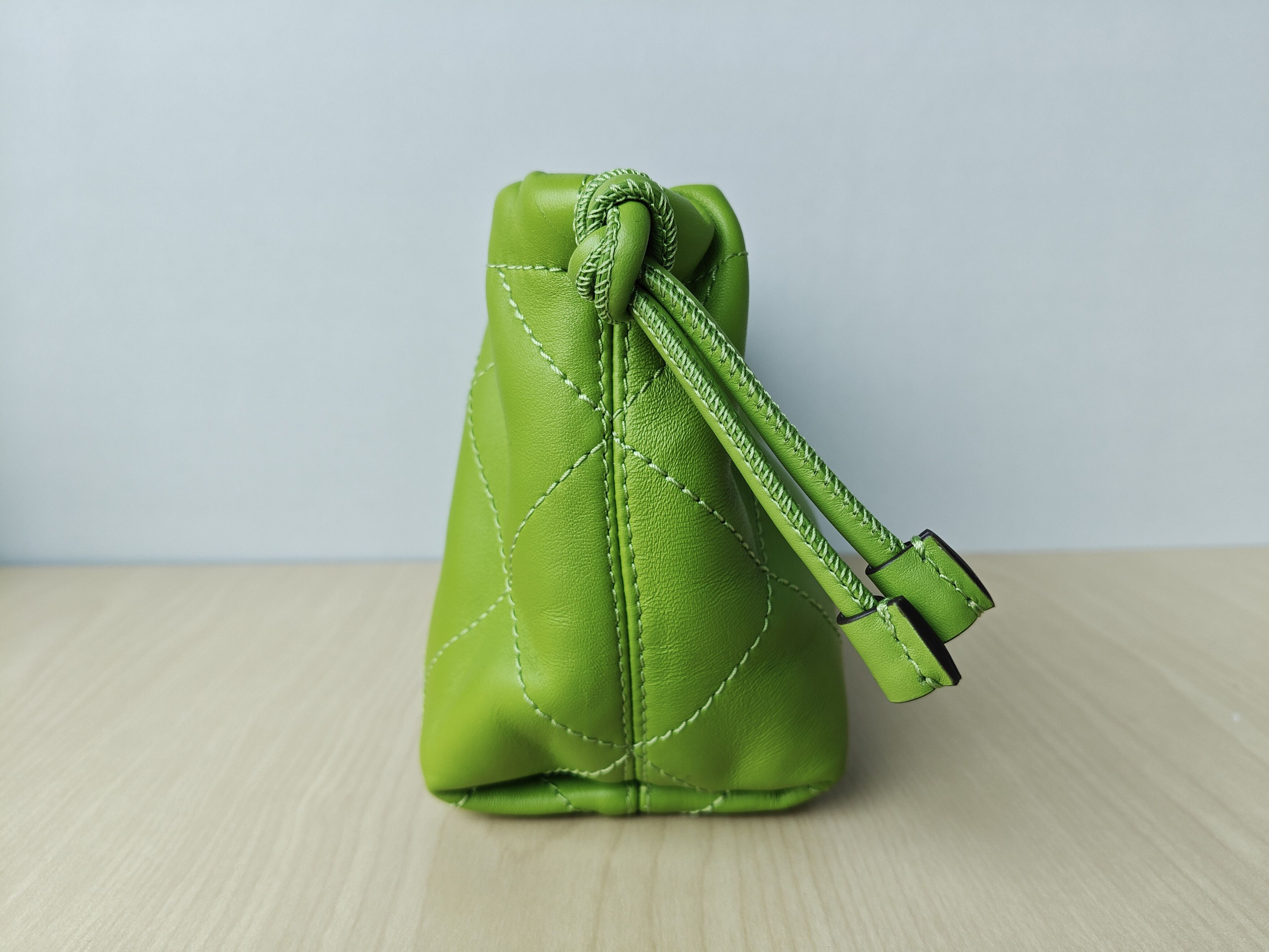 Tory Burch Willa Quilted Drawstring bag Free Shipping VATP/7157 Size ONE SIZE - 12 Thumbnail