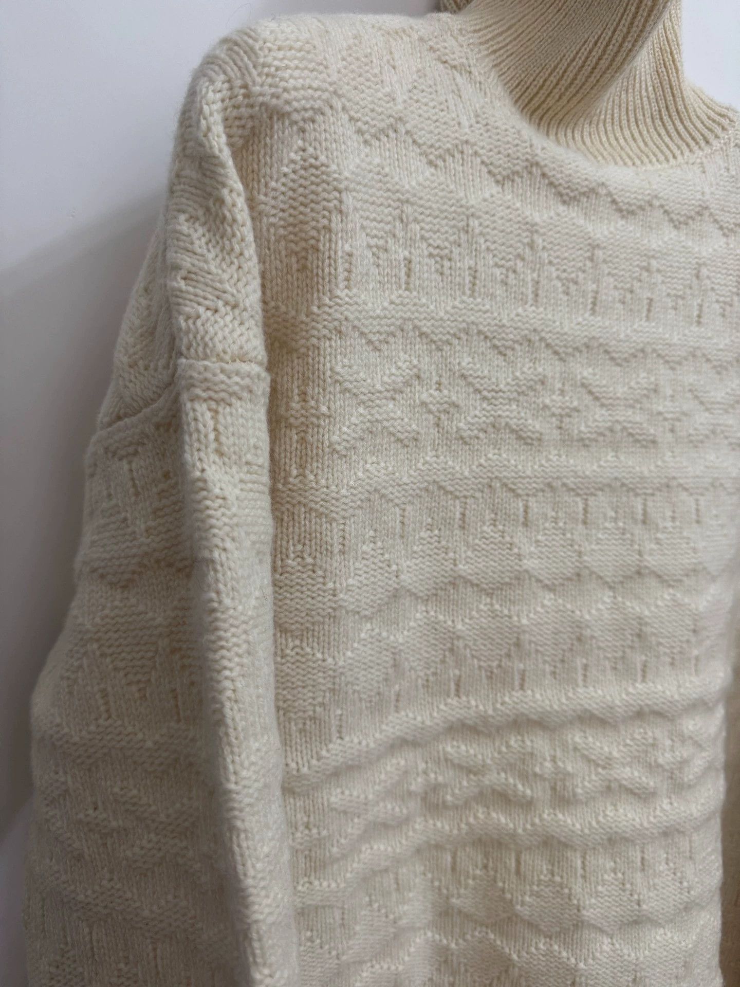 Takahiromiyashita The Soloist. TAKAHIROMIYASHITA THE soloist 46 elastic sweaters Size US S / EU 44-46 / 1 - 5 Thumbnail