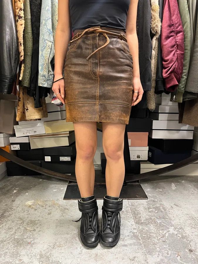 Moschino 1990s Moschino Brown Eroded Leather Skirt Size 25" / US 0 / IT 36 - 1 Thumbnail