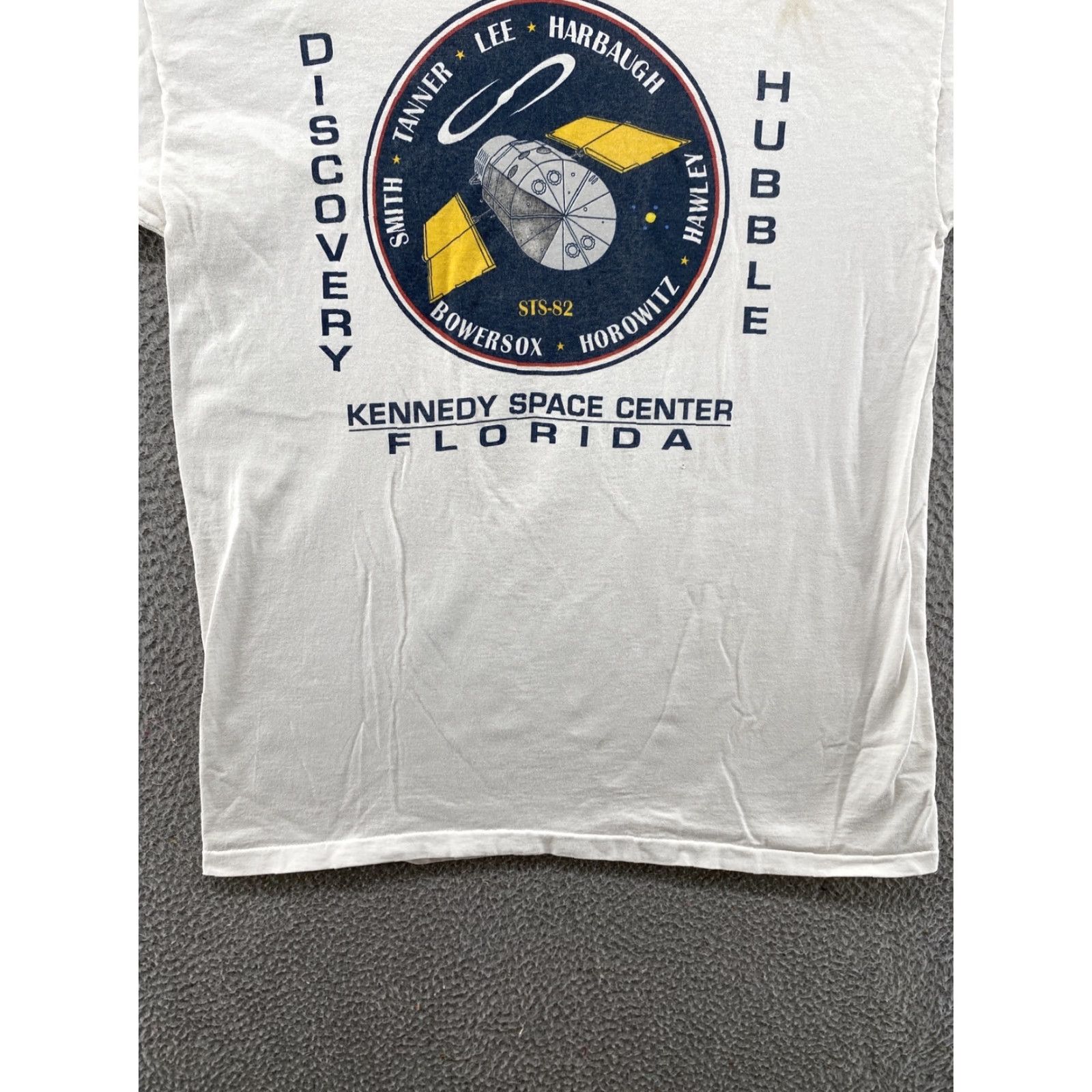 Hanes VINTAGE NASA Hubble Space Telescope Kennedy Center Single Stitch Shirt Mens L READ Size US L / EU 52-54 / 3 - 5 Thumbnail