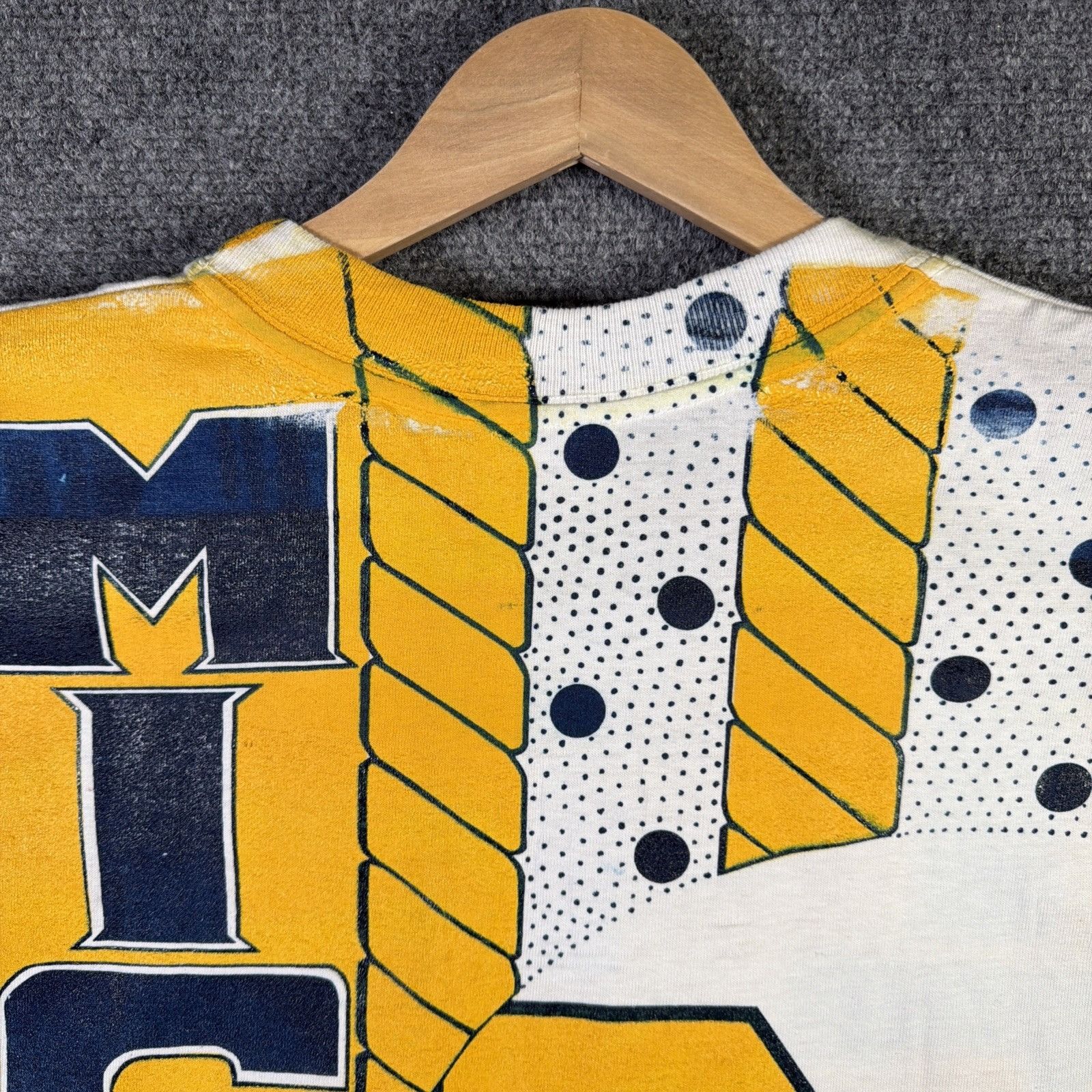 NCAA Vintage Michigan Wolverines Shirt Mens XL White 90s NCAA AOP Size US XL / EU 56 / 4 - 9 Thumbnail