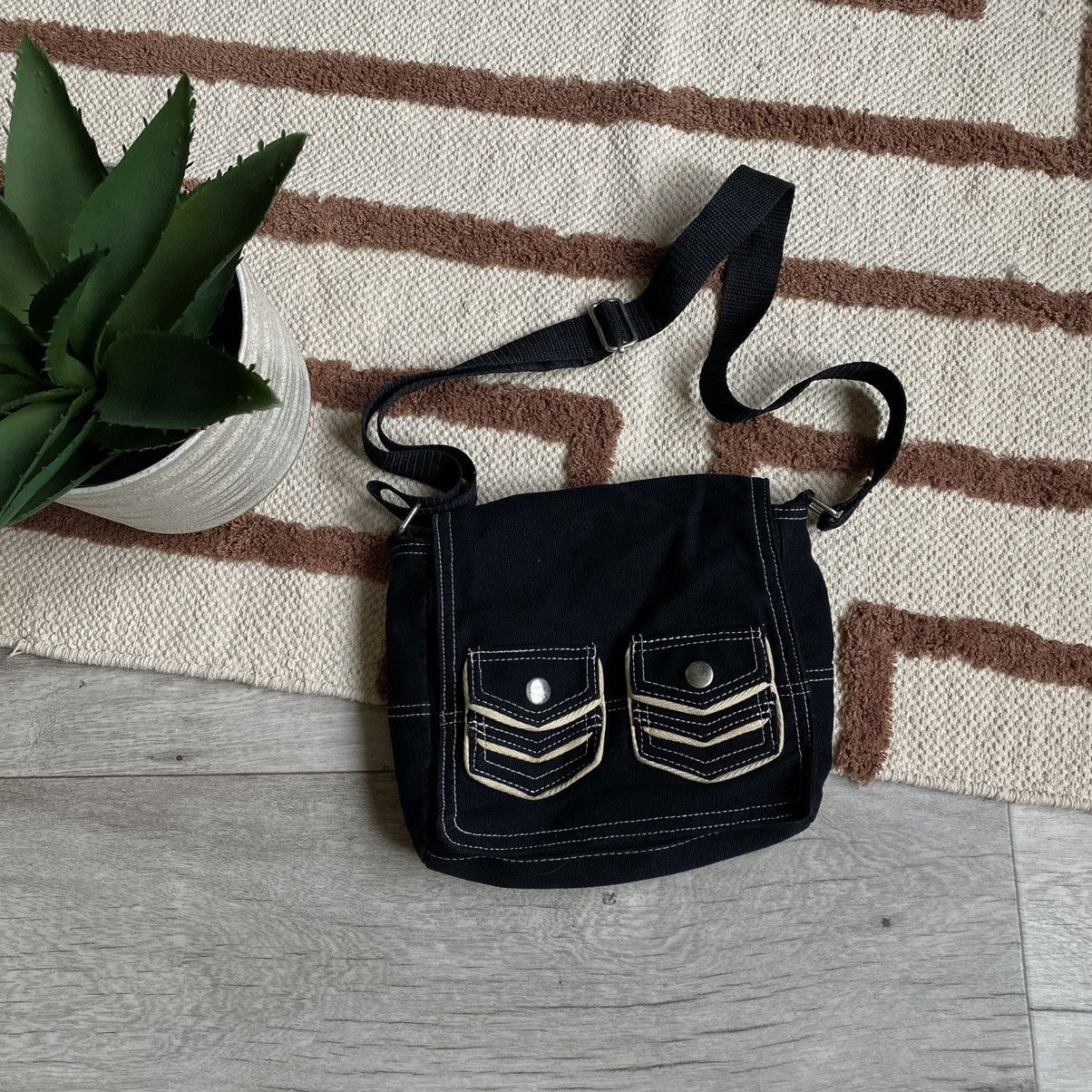 Japanese Brand VINTAGE JAPANESE STYLE HEAVY COTTON POCKETS CROSSBODY BAG Size ONE SIZE - 1 Thumbnail