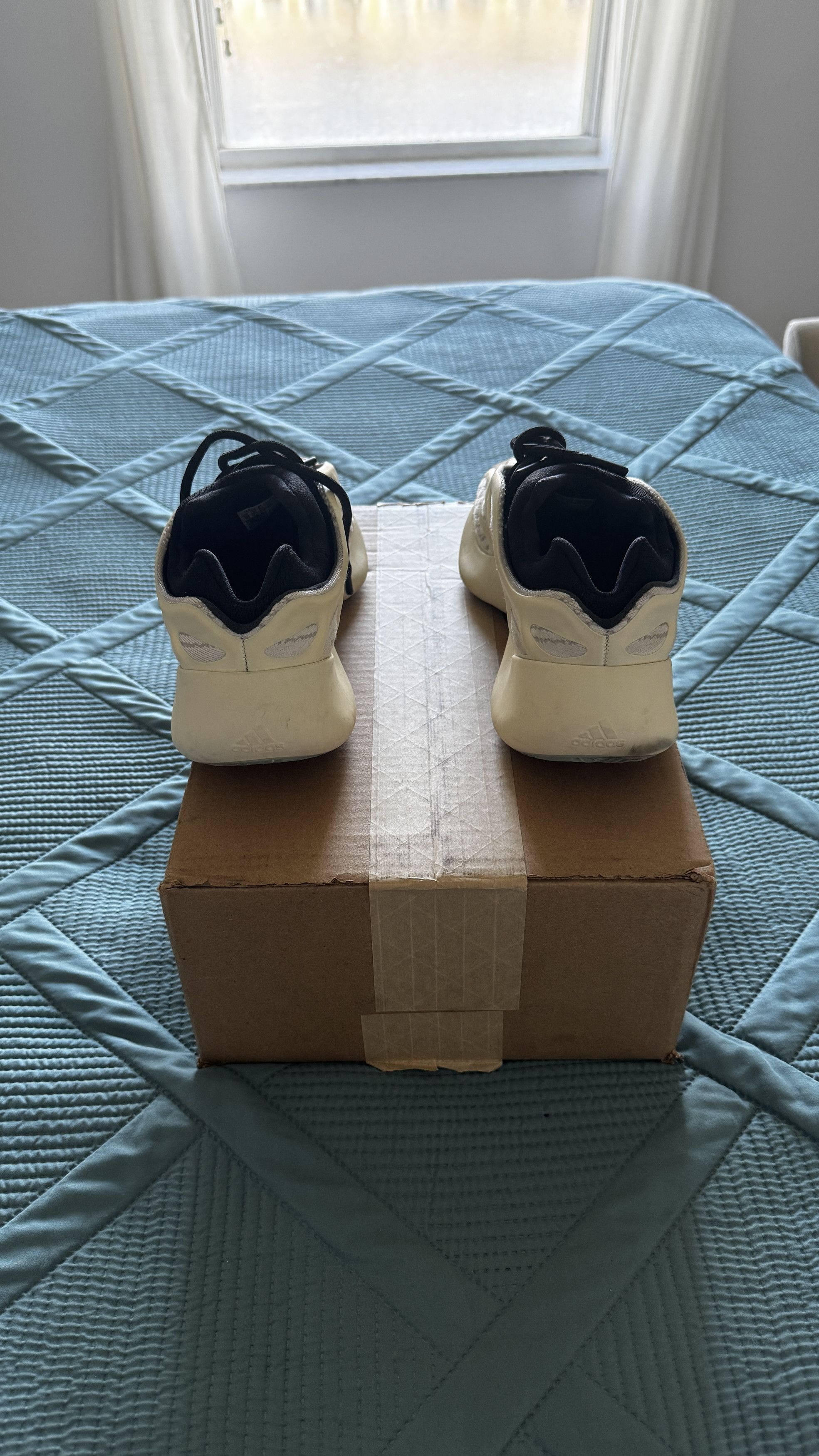 Yeezy Adidas Yeezy 700 V3 Azael Size US 10 / EU 43 - 4 Thumbnail