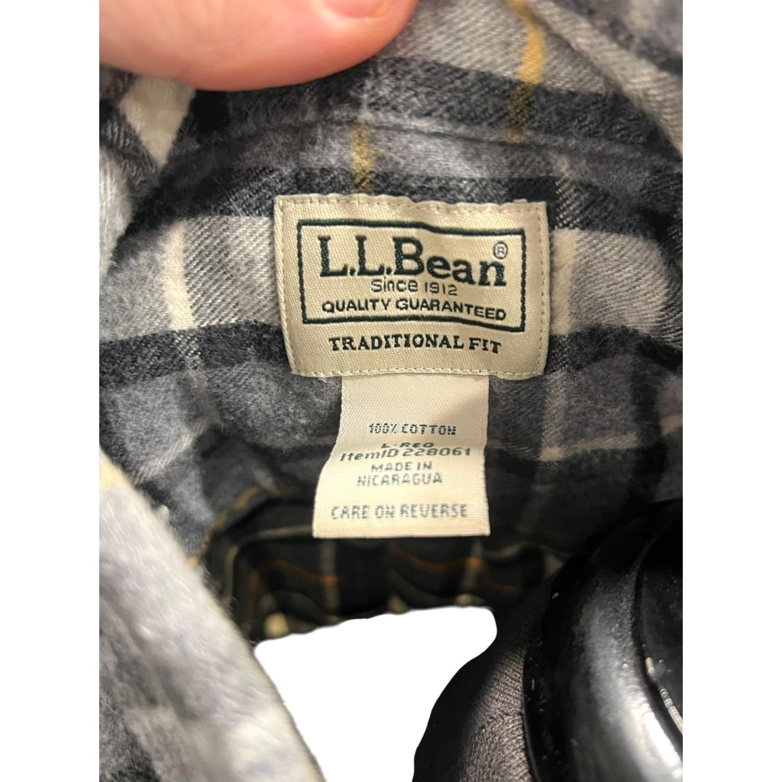 Vintage LL Bean Mens Traditional Fit Large Reg Gray Plaid Flannel Shirt Long Sleeve Size US L / EU 52-54 / 3 - 7 Thumbnail