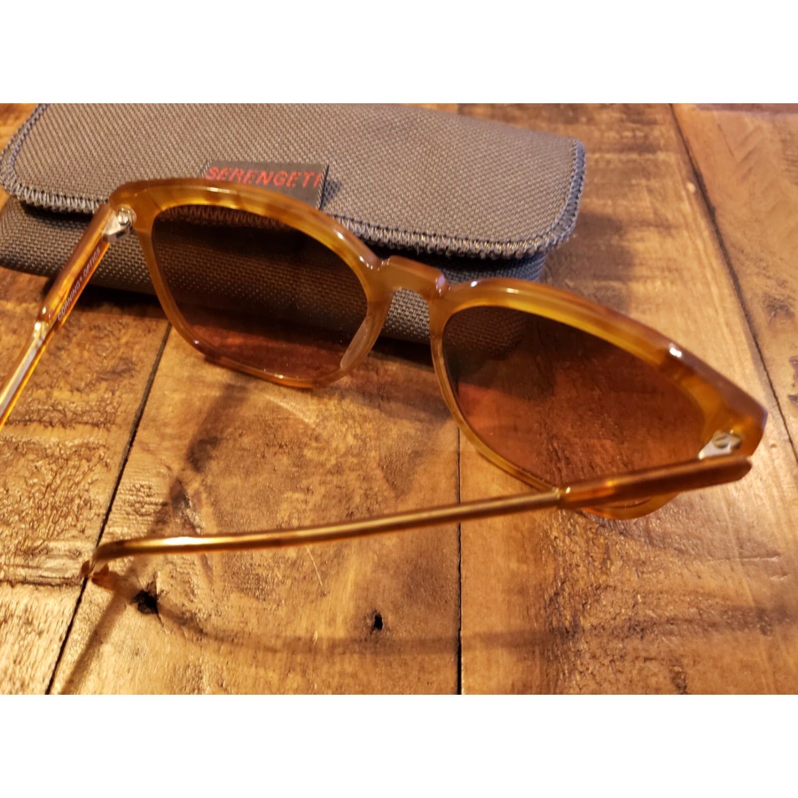 Vintage VINTAGE Serengeti Sunglasses 5300J Drivers Corning Optics Tortoise Frame Case Unisex Adults 80s 90s Gold Lens Glass Metal Size ONE SIZE - 3 Thumbnail