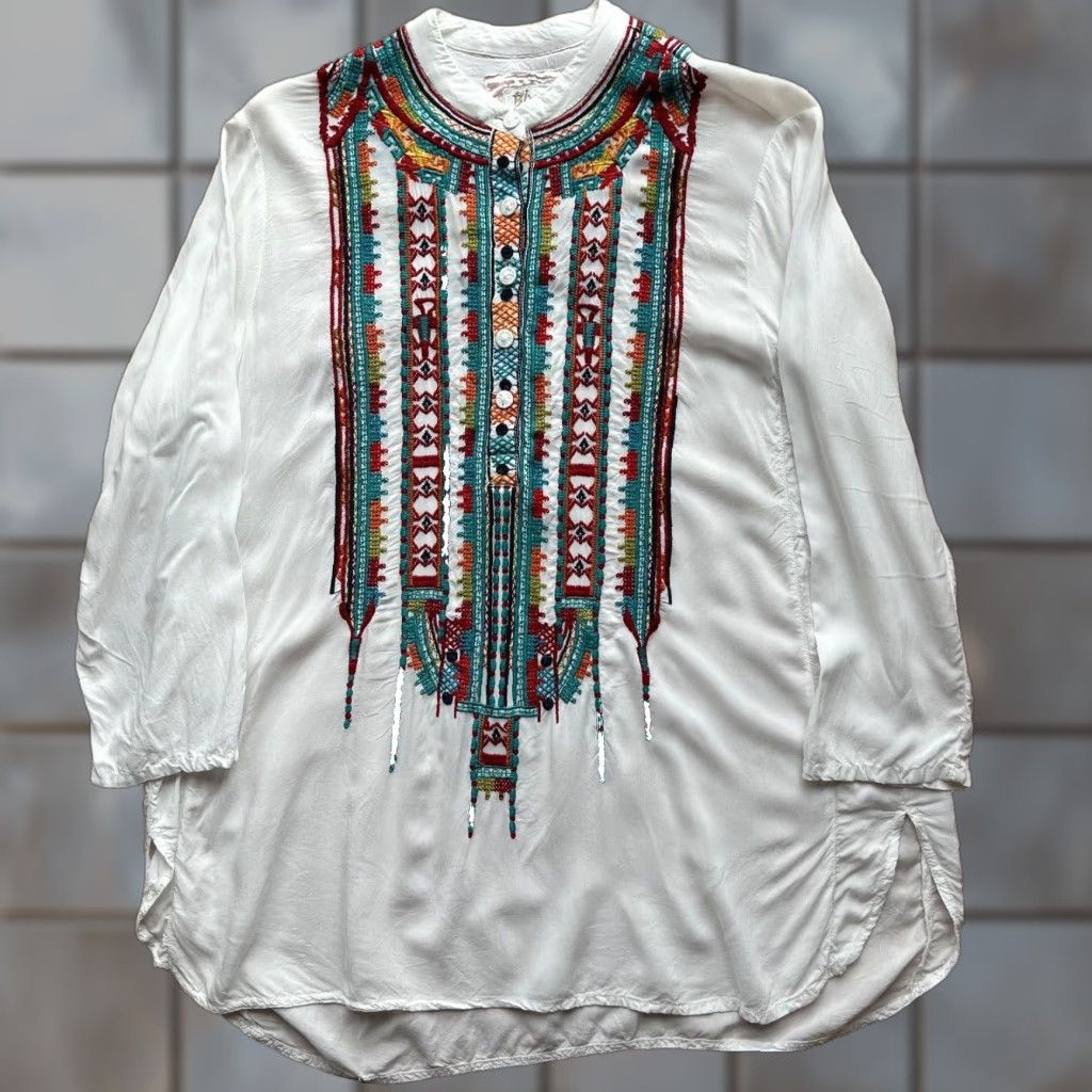 Johnny Was Johnny Was Astry Blouse Women's XS White Rayon Embroidered Boho Art Couture Hippie Floral Classic Fit Blouse Size XS / US 0-2 / IT 36-38 - 1 Thumbnail