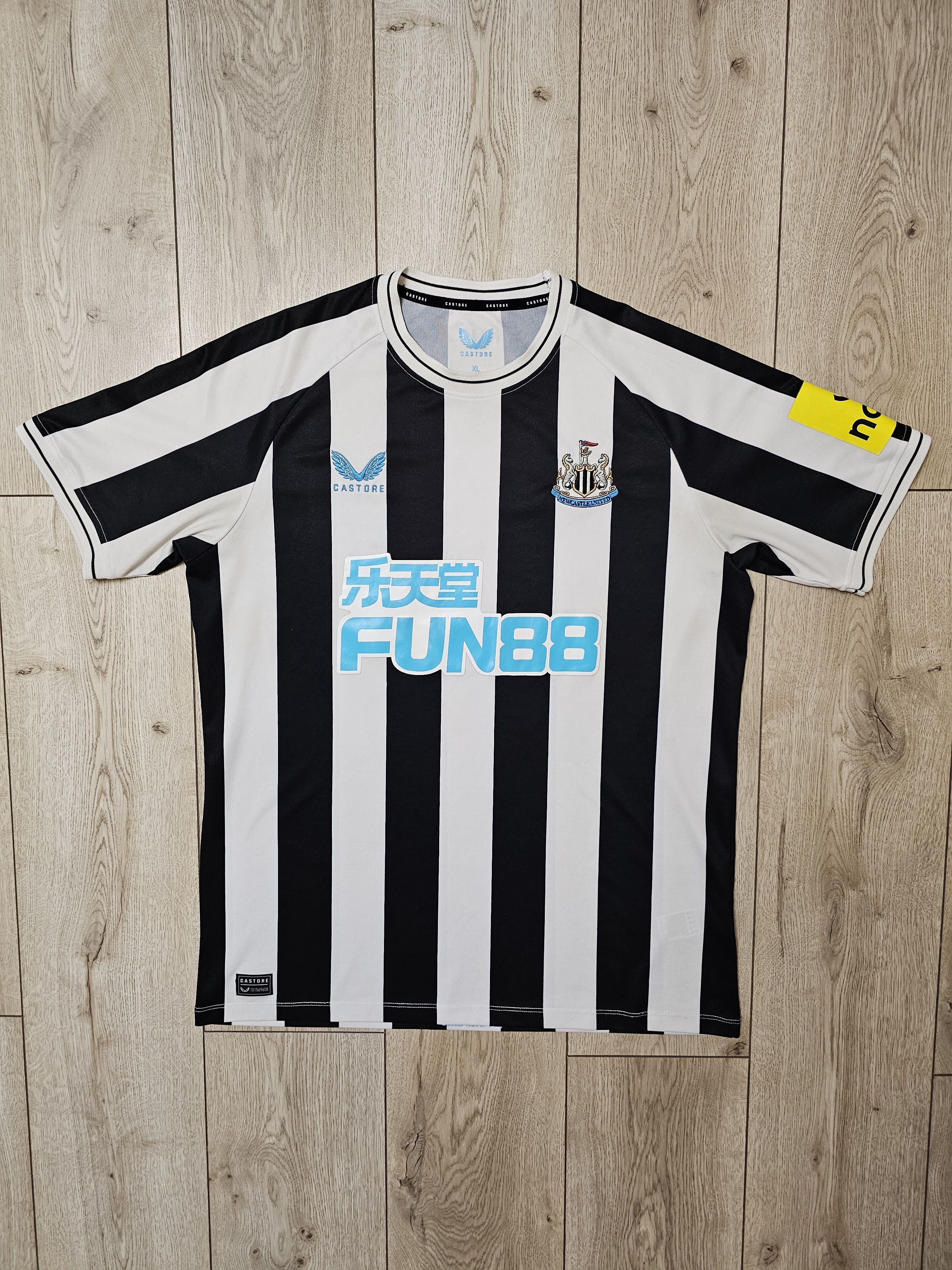 Other NEWCASTLE UNITED 2022 2023 HOME FOOTBALL SHIRT SOCCER JERSEY Size US XL / EU 56 / 4 - 1 Thumbnail