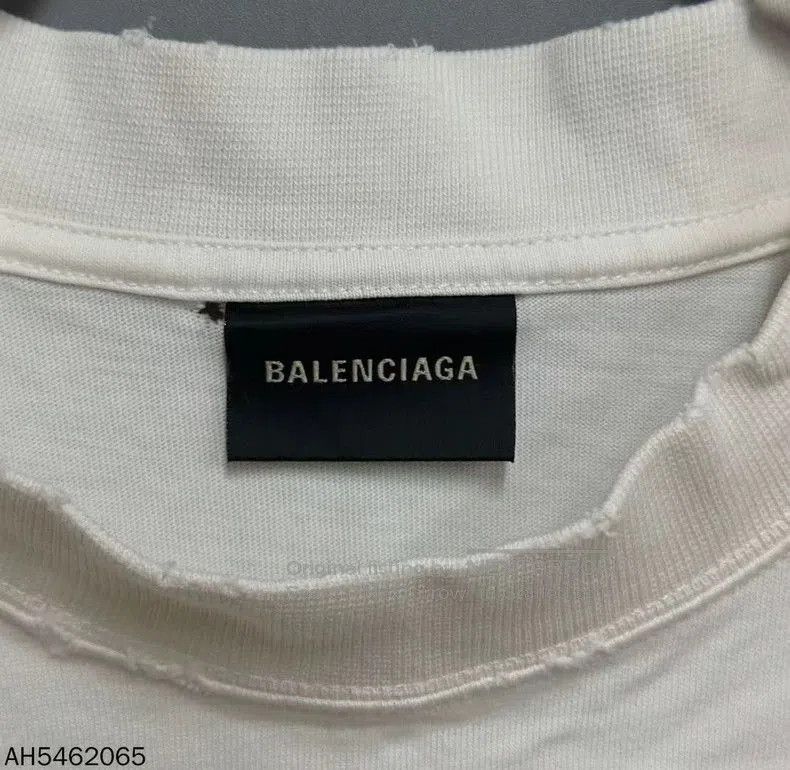 Balenciaga Balenciaga White Blur Logo Short Sleeve. Size US XXL / EU 58 / 5 - 6 Thumbnail