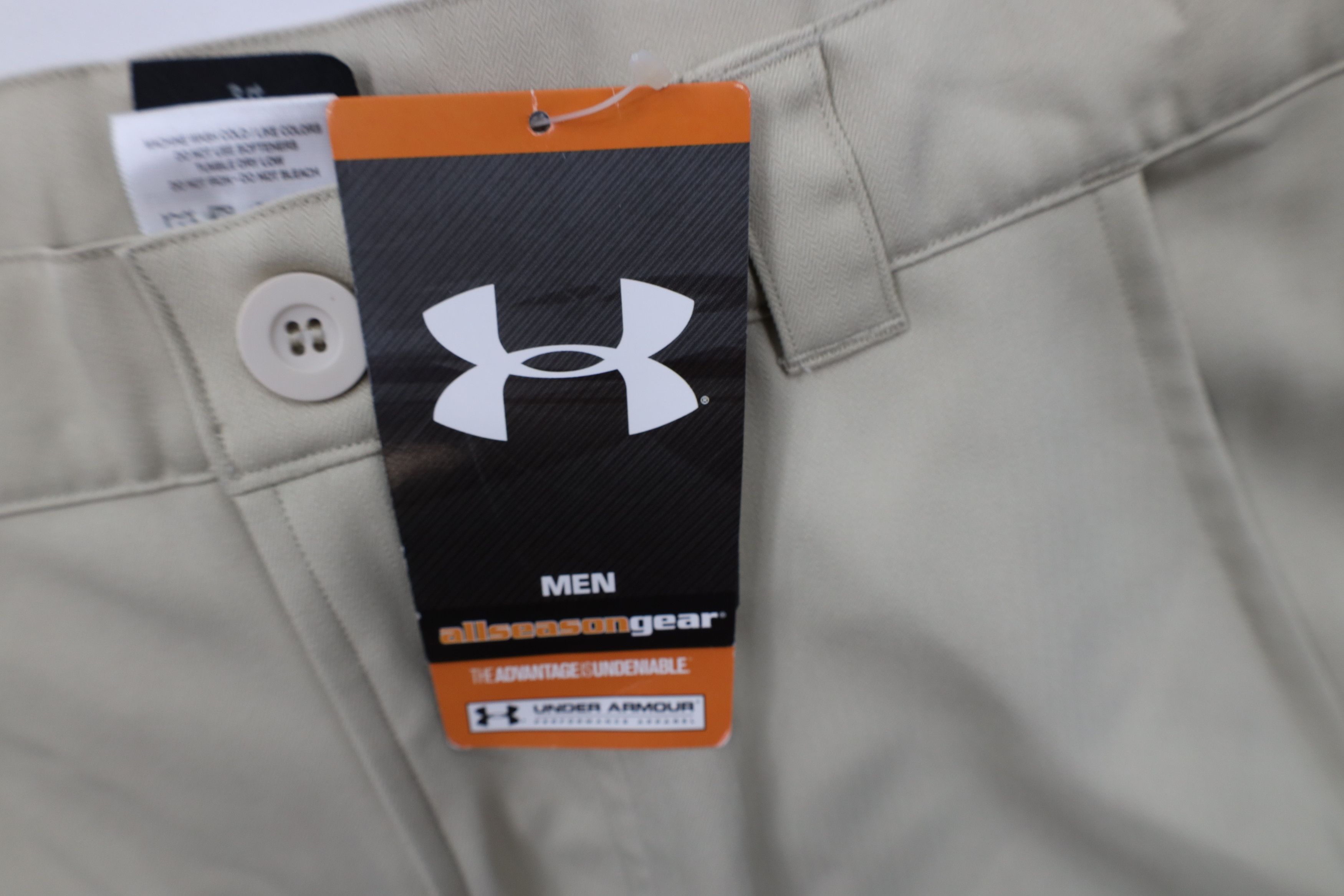 Under Armour Deadstock Vintage Y2K 2005 Under Armour Cargo Shorts Beige Size US 34 / EU 50 - 7 Thumbnail