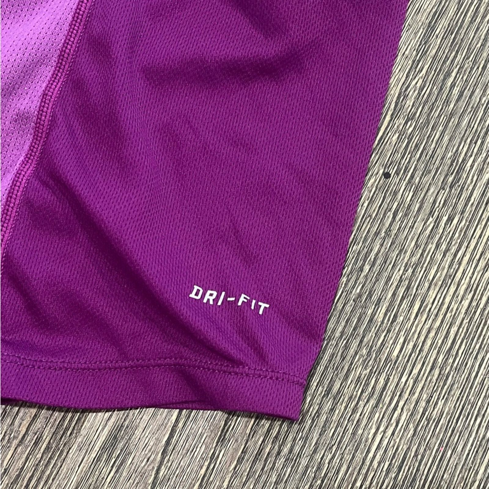 Nike Nike Dri-Fit T-Shirt Mesh Vented Short Sleeve Fitted Size M Size M / US 6-8 / IT 42-44 - 6 Thumbnail