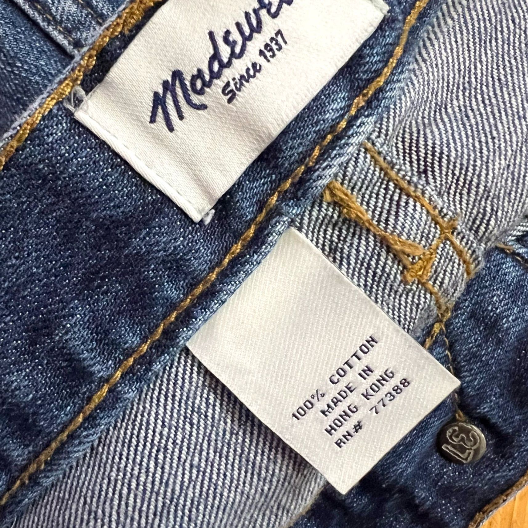 Madewell Madewell Jeans Shorts Womens 26 Blue Cuffed 31x3 Short Jeans Women 26 Blue Cuffed Womens Men? Size 26" / US 2 / IT 38 - 4 Thumbnail
