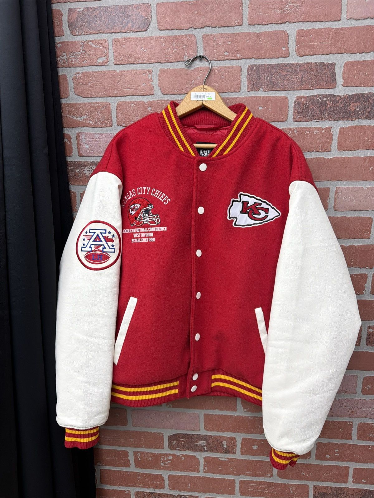 NFL NFL Team Apparel Kansas City Chiefs Jacket L Red White Size US L / EU 52-54 / 3 - 5 Thumbnail