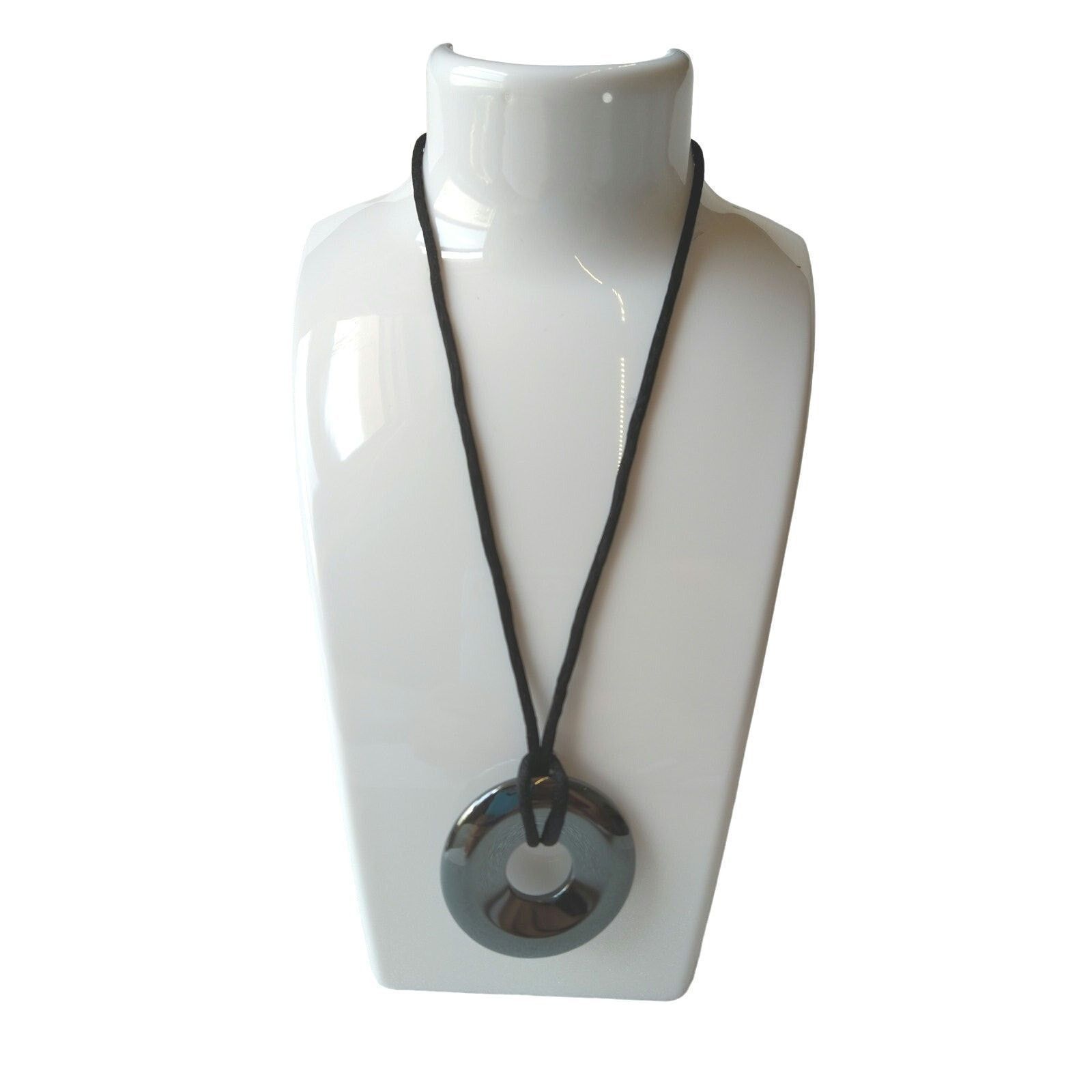 The Unbranded Brand Vintage Round Black Hematite Gemstone Pendant Necklace Size ONE SIZE - 1 Thumbnail