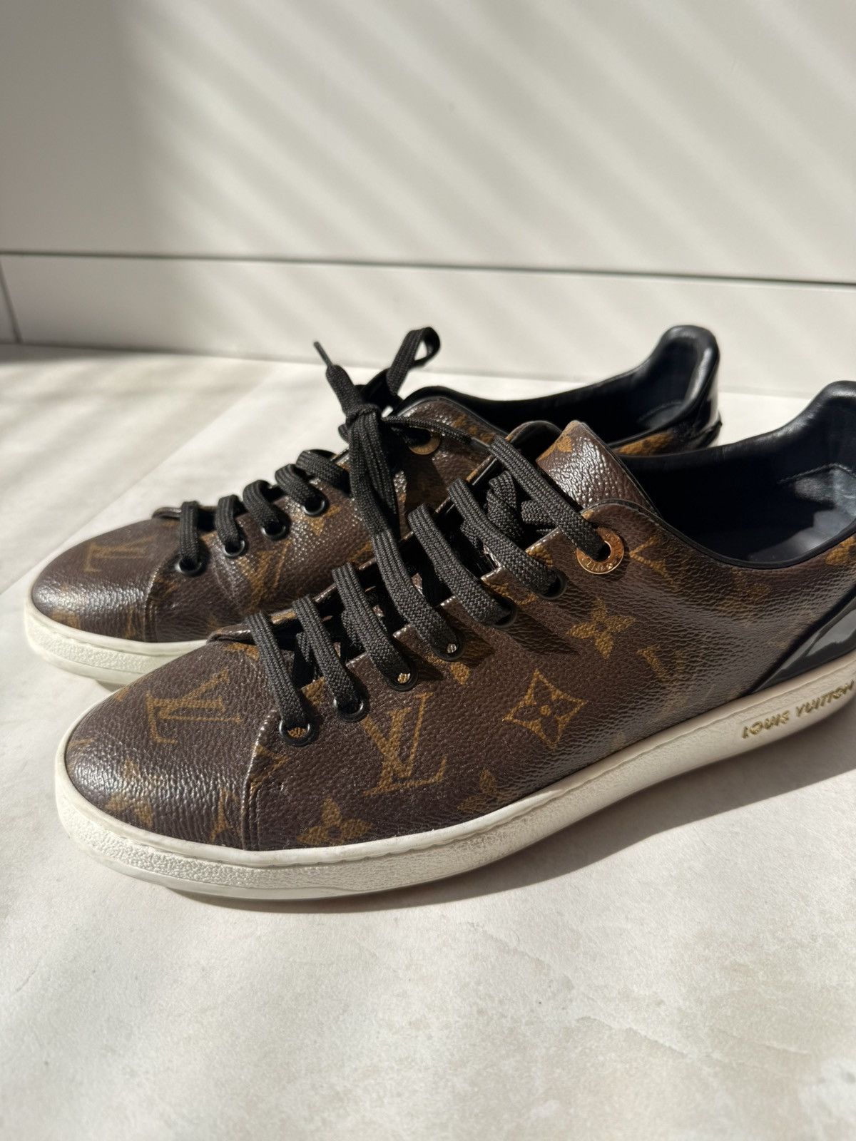 Louis Vuitton Louis Vuitton Frontrow Sneaker Size US 9 / IT 39 - 1 Thumbnail