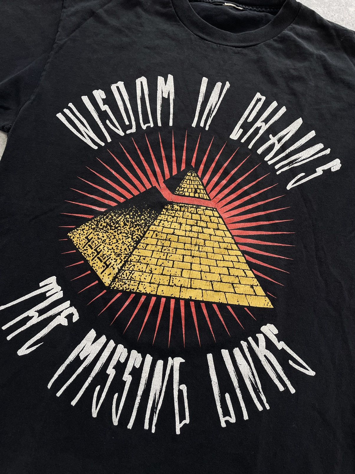 Band Tees Vintage Wisdom in Chains The Missing Links Pyramid T-Shirt Size US M / EU 48-50 / 2 - 3 Thumbnail