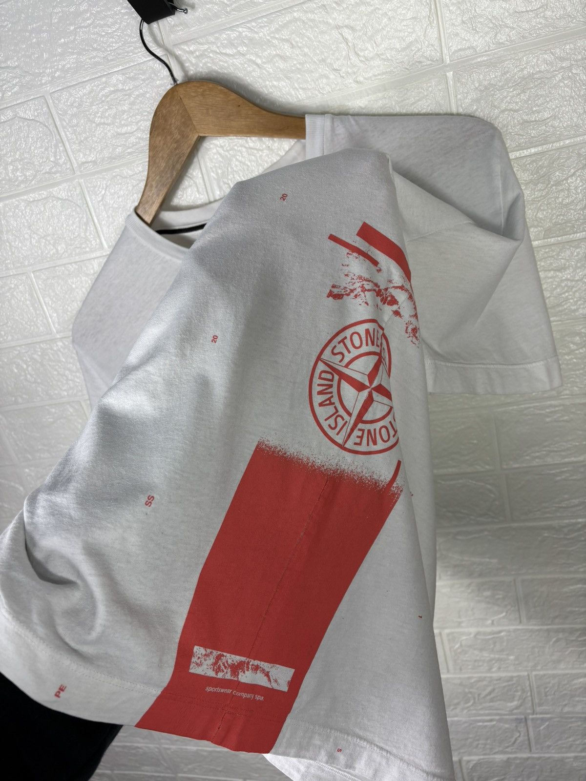 Stone Island Stone Island T-Shirt White Red Big Logo Size S Men’s Size US S / EU 44-46 / 1 - 7 Thumbnail