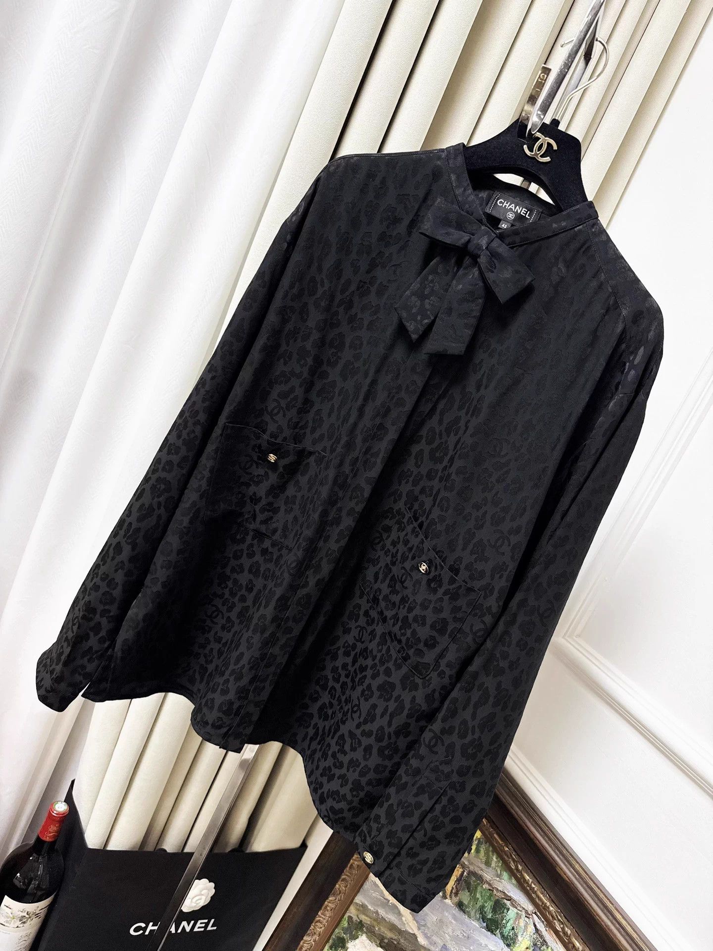 Chanel Chanel 23A Black Leopard Camellia Bow Silk Shirt 36 Size XS / US 0-2 / IT 36-38 - 1 Thumbnail