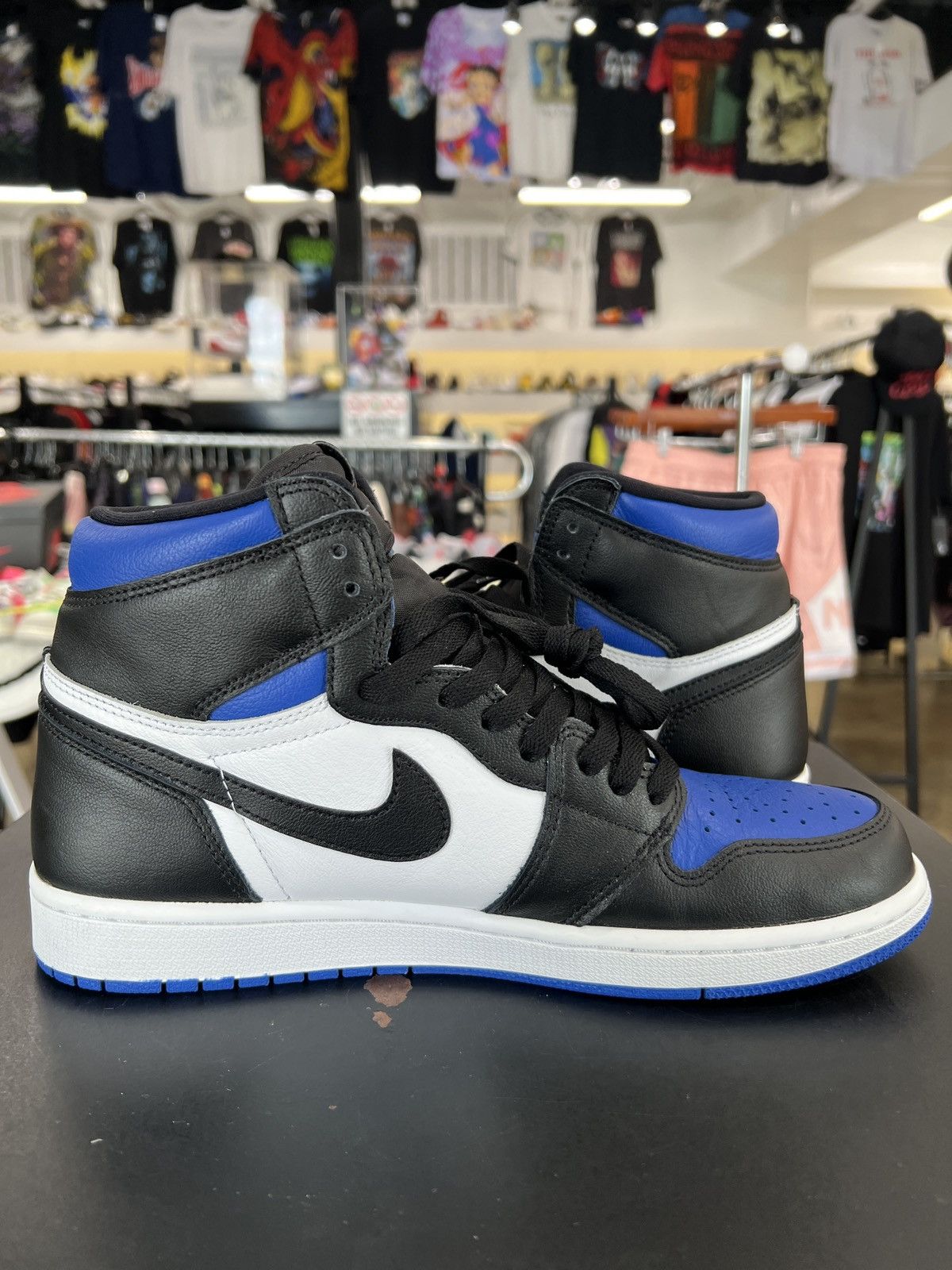 Jordan Brand Air Jordan 1 High Royal Toe Size 10 (2020) Size US 10 / EU 43 - 4 Thumbnail