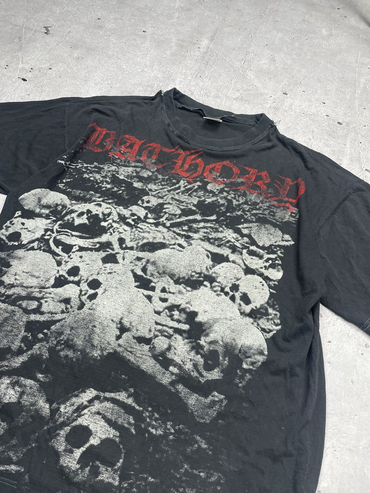Vintage Vintage 90’s Bathory Requiem Amazing faded t-shirt Size US XL / EU 56 / 4 - 7 Thumbnail