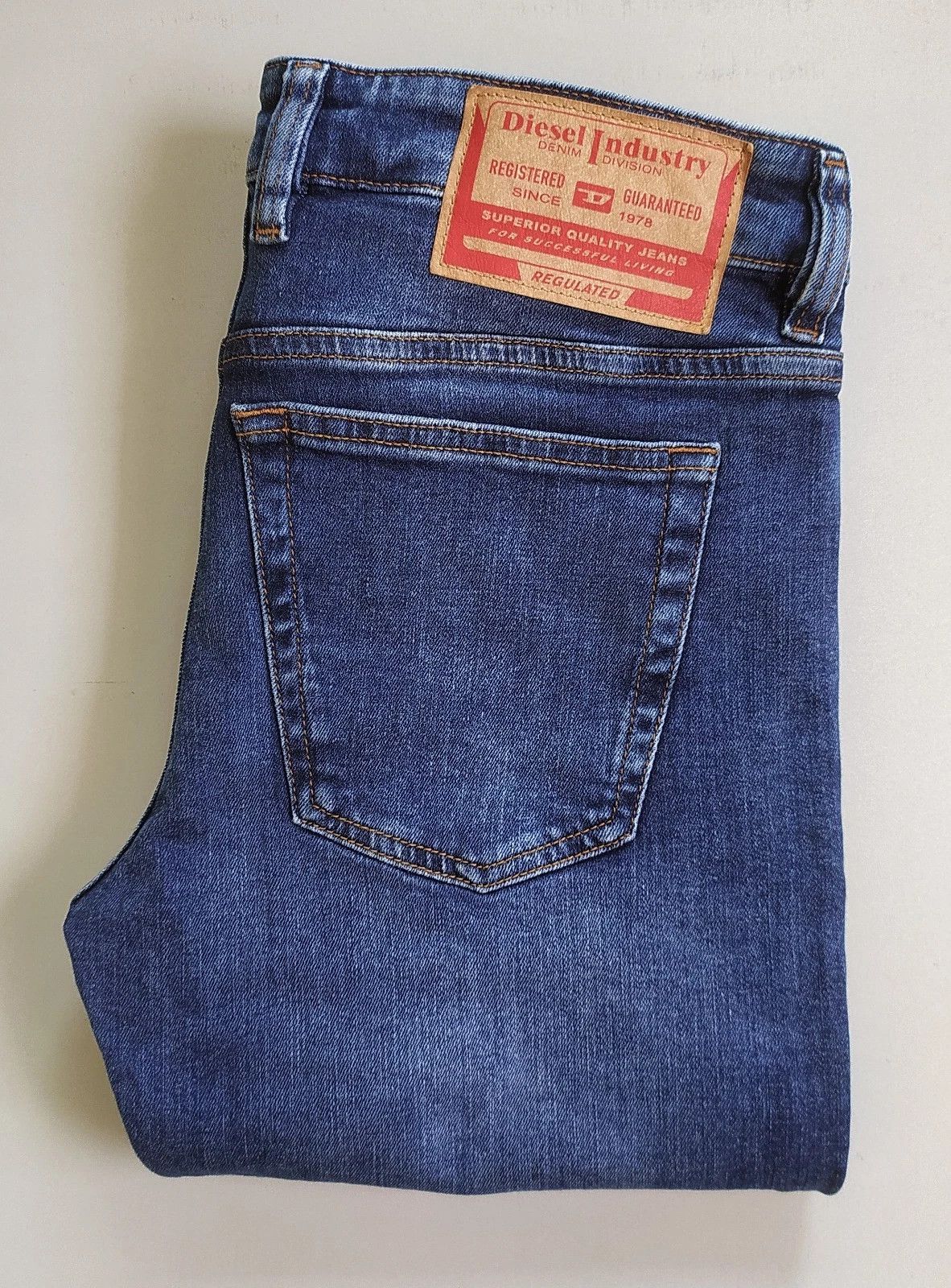 Diesel Diesel 1979 SLEENKER-R L.32 MENS JEANS T/9740 Size US 29 - 1 Thumbnail