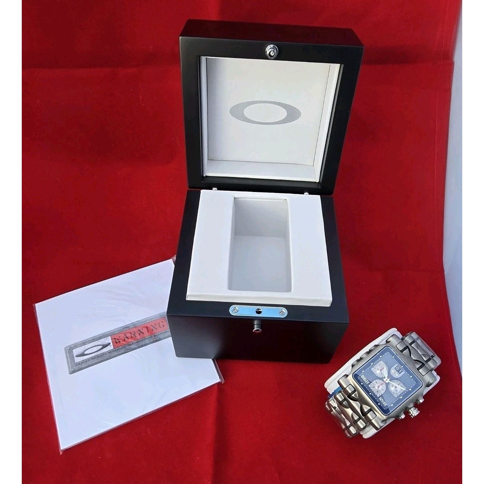 Oakley NEW Oakley Minute Machine Titanium Square Watch Chronograph Size 30 - 21 Thumbnail