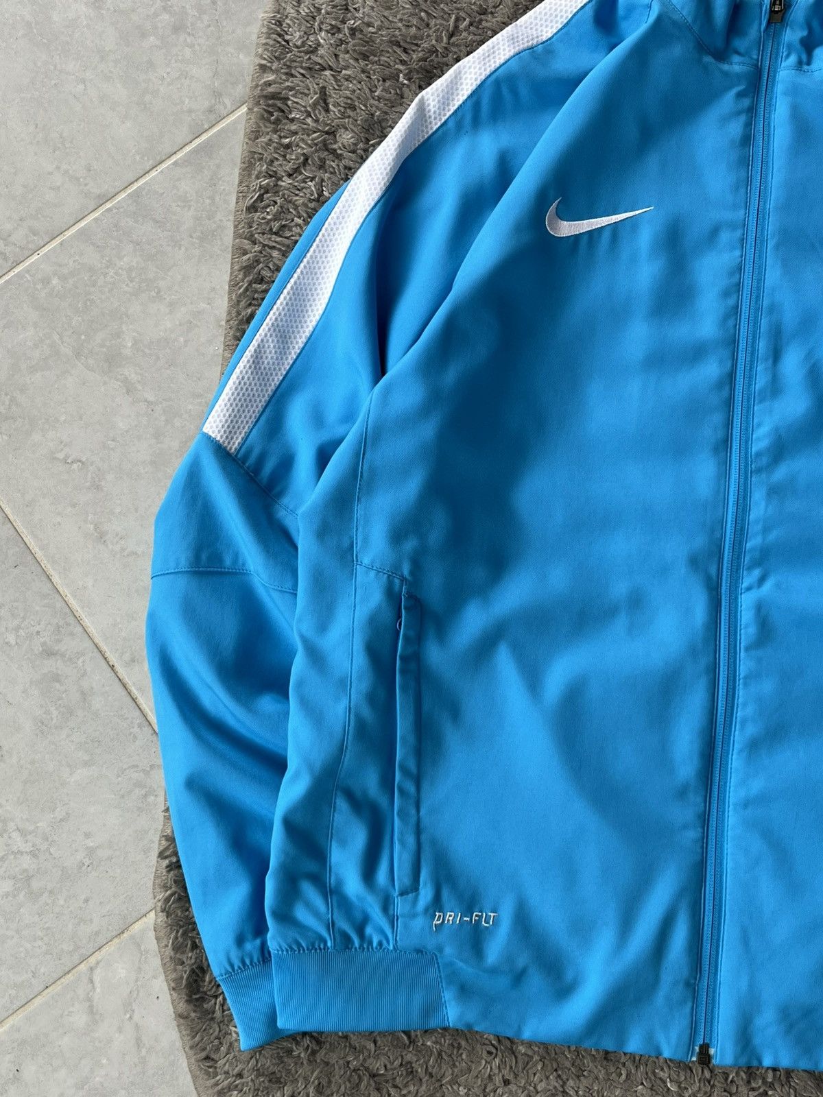Nike Vintage Light Jacket Nike Soccer football Manchester City Size US L / EU 52-54 / 3 - 5 Thumbnail