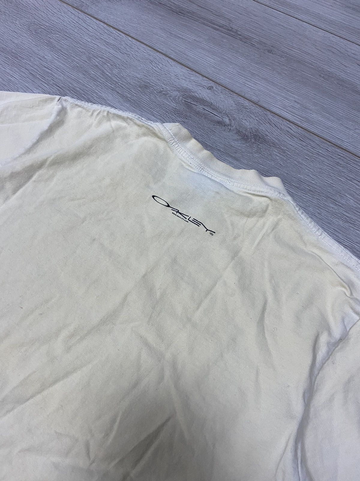 Oakley Oakley vintage big circle logo distressed t-shirt Size US L / EU 52-54 / 3 - 2 Thumbnail