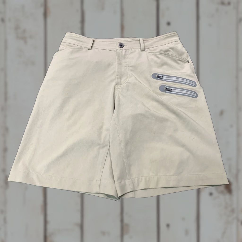 Lululemon VINTAGE Lululemon Men Shorts Bermuda Casual Active 34 Beige Microfiber Stretch Pockets Summer Size US 34 / EU 50 - 1 Thumbnail
