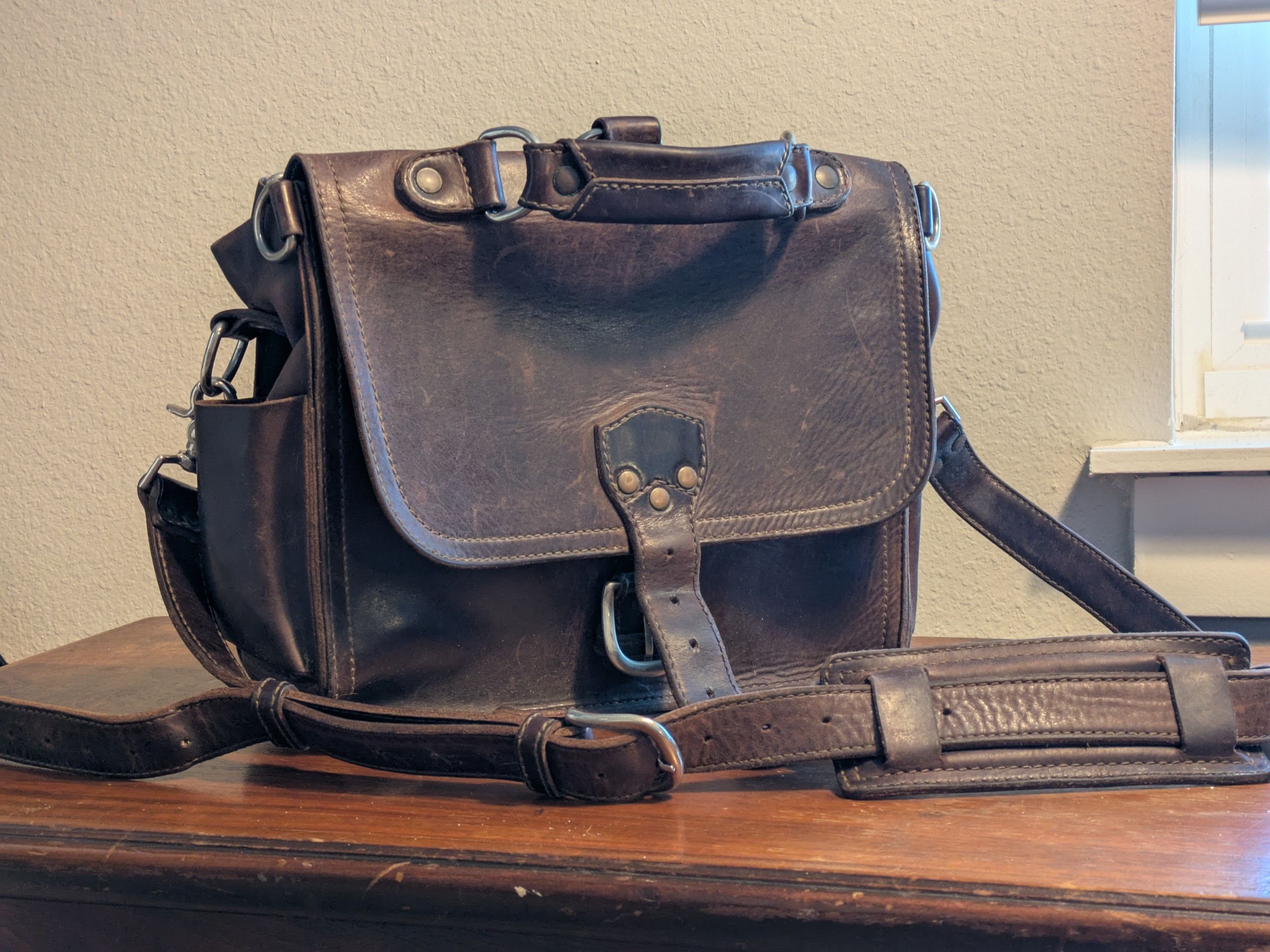 Medium Messenger Bag (Dark Coffee Brown)