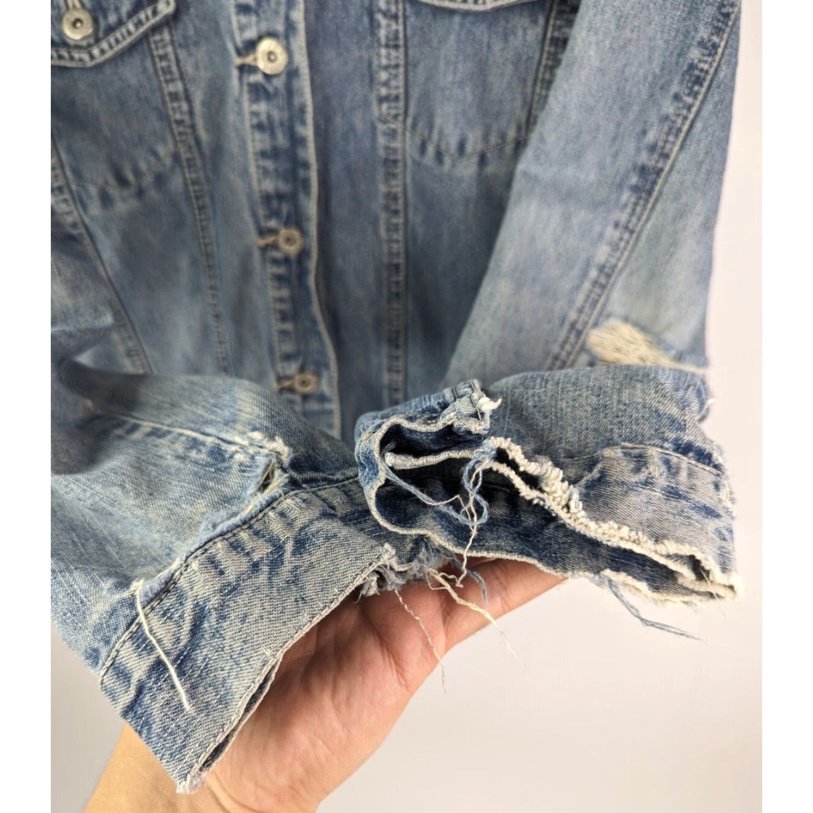 Faded Glory Faded Glory Denim Jacket Distressed Short Button Closure Women's L Medium Wash Indigo Vintage 90s Classic Collared Jacket Size L / US 10 / IT 46 - 4 Thumbnail